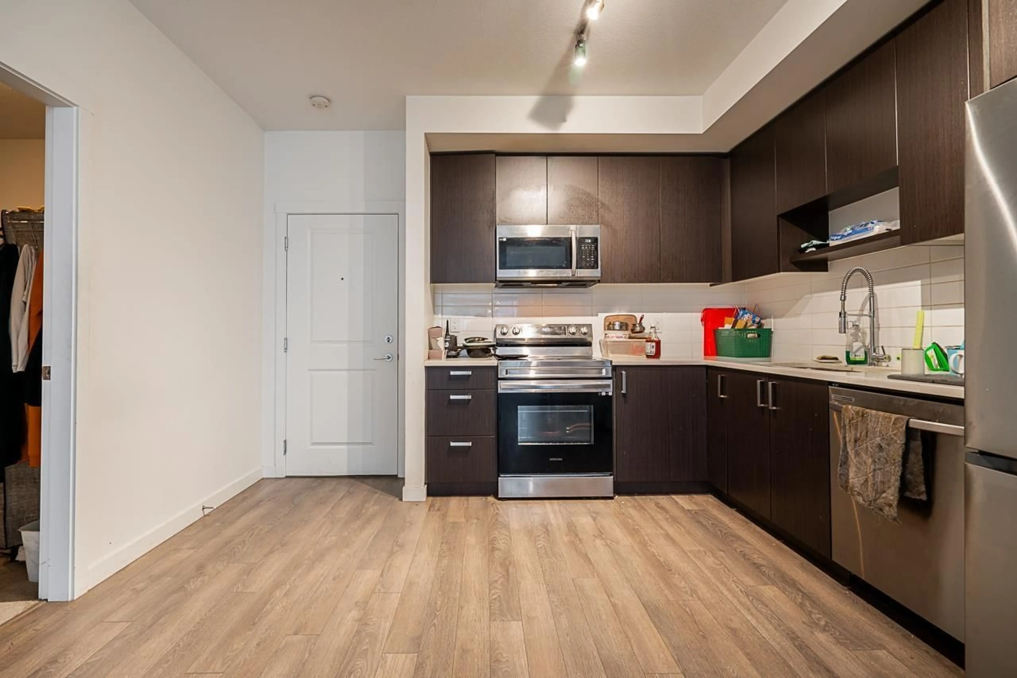 Standard kitchen, wood/laminate floor for 107 15815 85 AVENUE, Surrey British Columbia V4N6X5