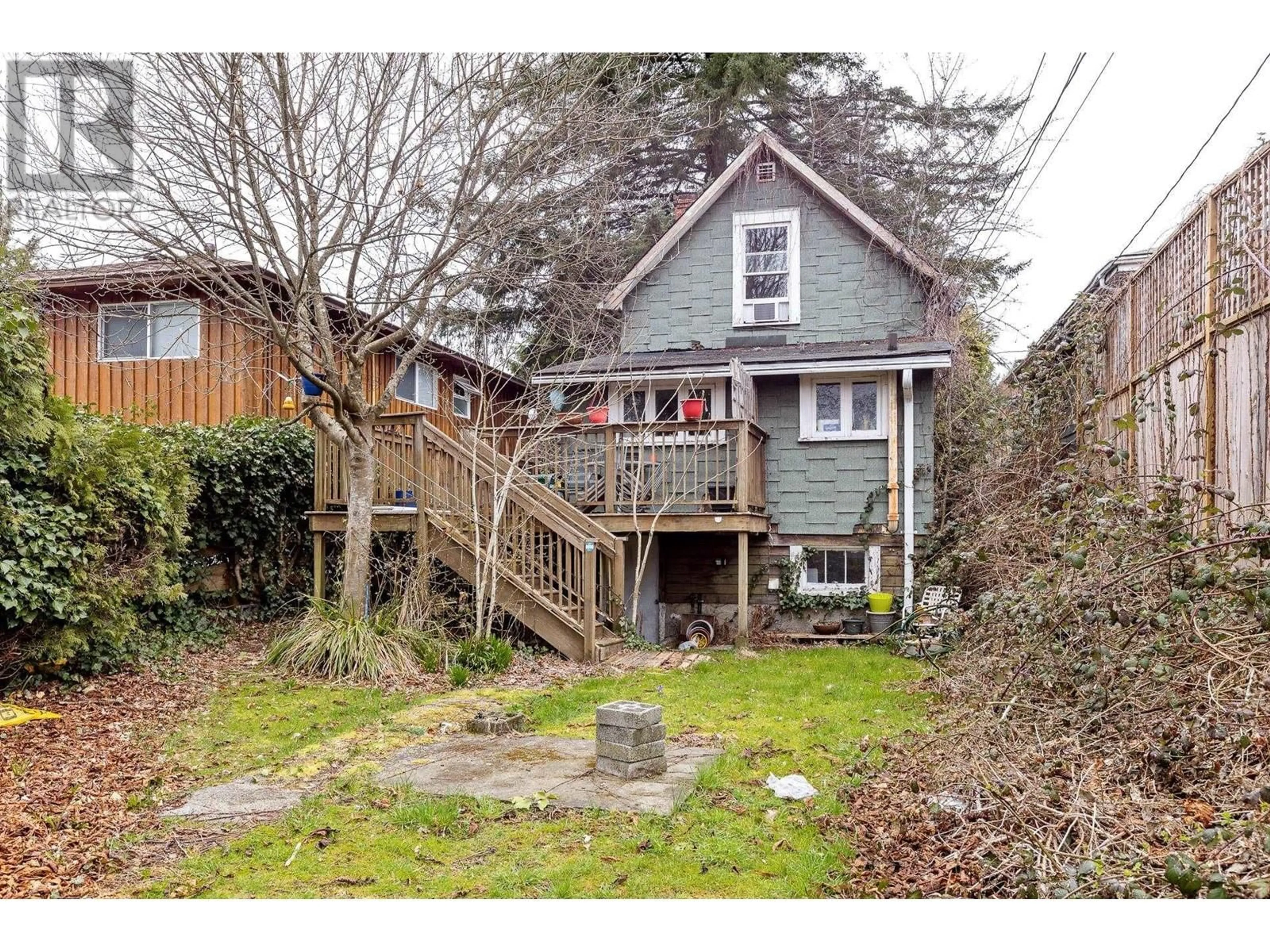 A pic from outside/outdoor area/front of a property/back of a property/a pic from drone, street for 331 W 22ND STREET, North Vancouver British Columbia V7M2A3