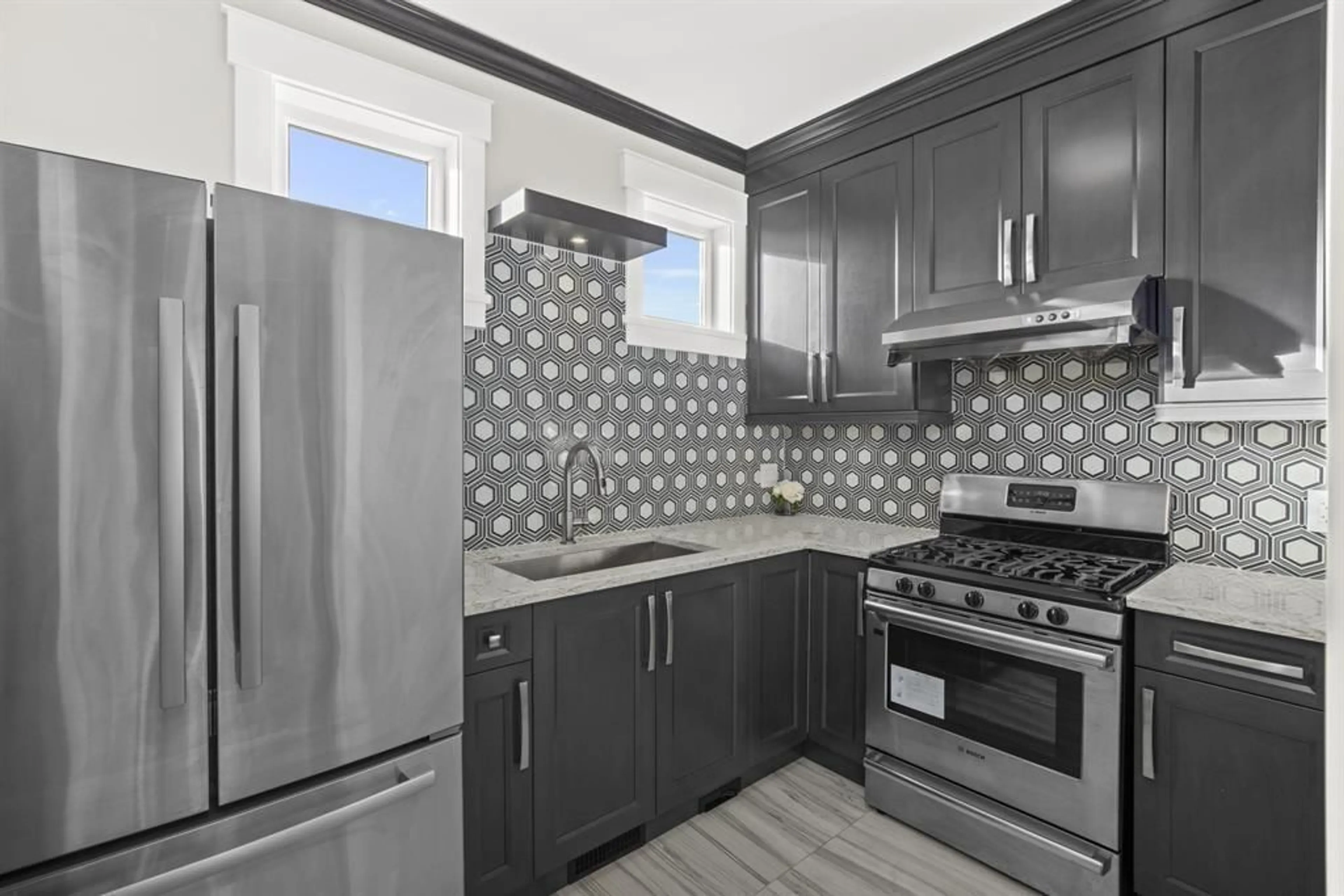 Standard kitchen, ceramic/tile floor for 14430 MANN PARK CRESCENT, White Rock British Columbia V4B3A8