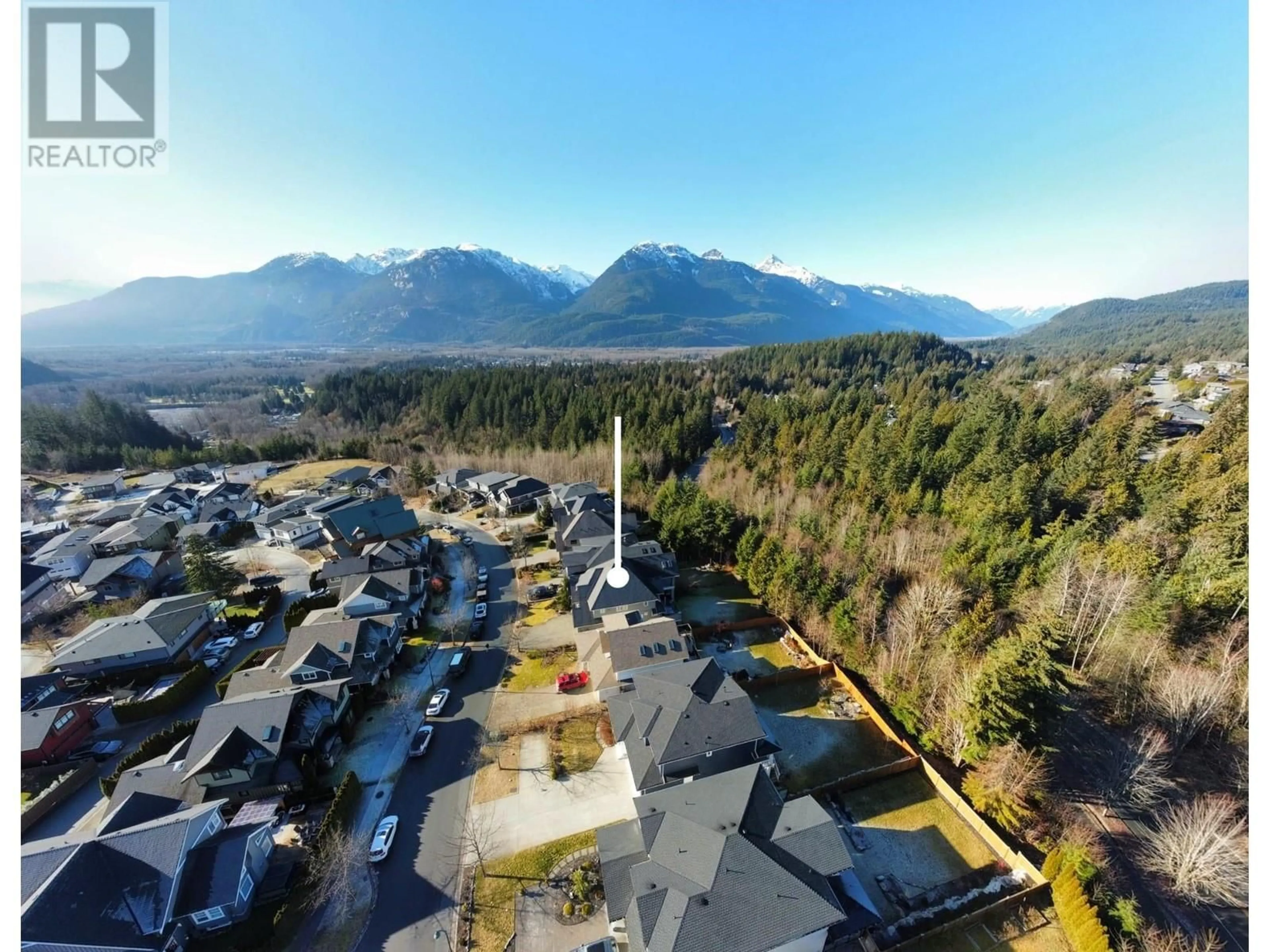 A pic from outside/outdoor area/front of a property/back of a property/a pic from drone, mountain view for 40891 THE CRESCENT, Squamish British Columbia V8B0P8