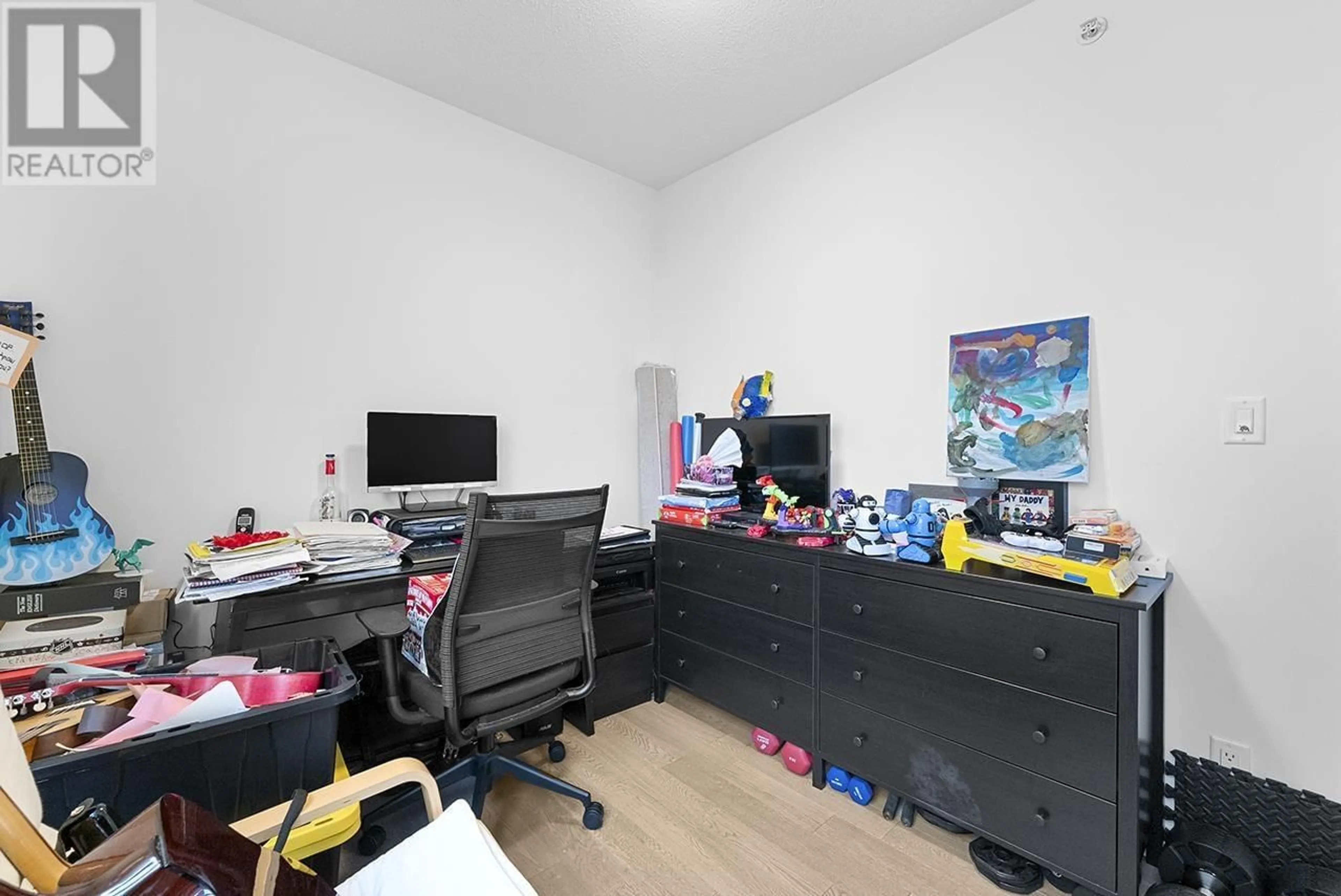 A pic of a room for 303 5077 CAMBIE STREET, Vancouver British Columbia V5Z0H7