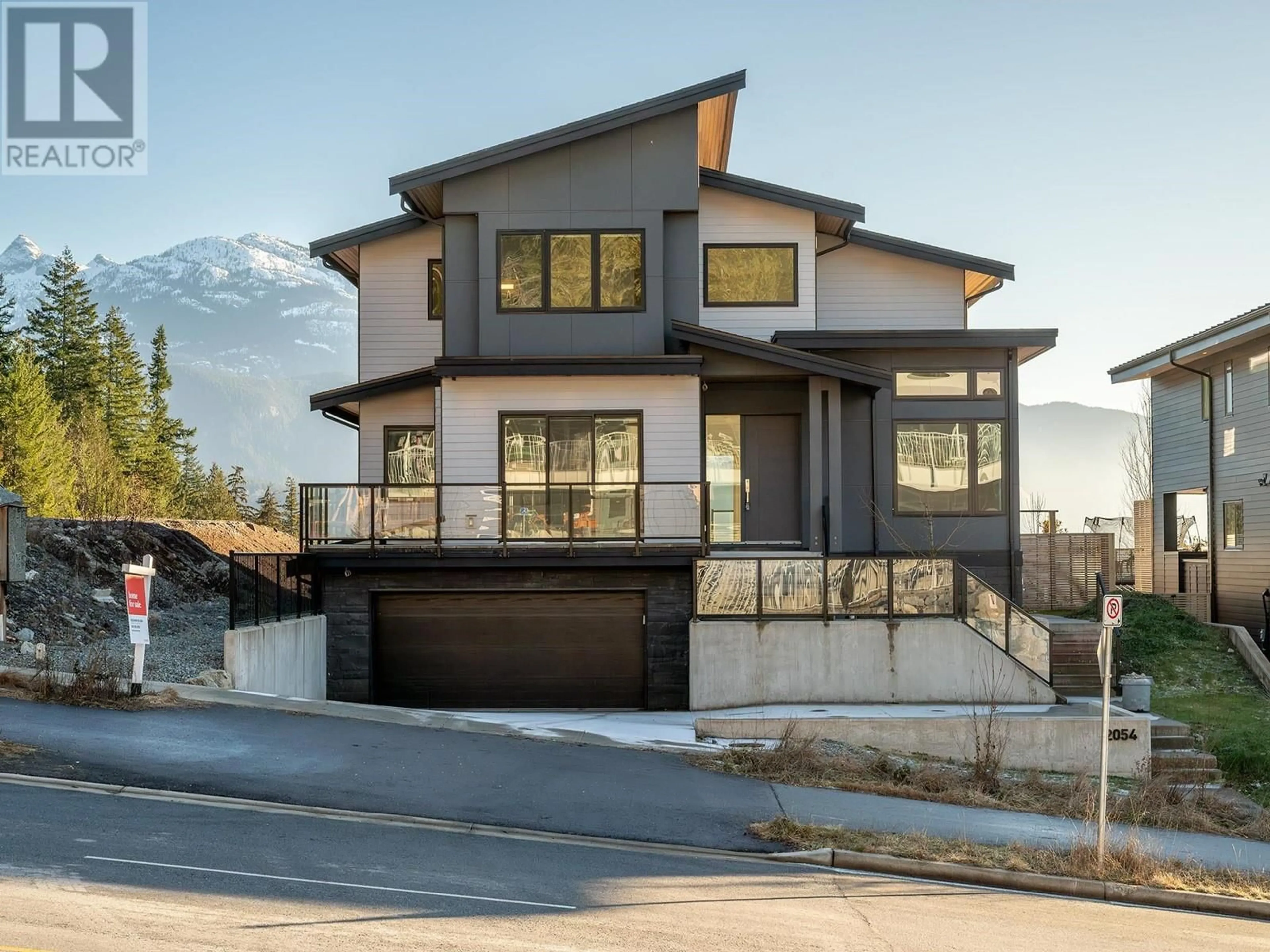 Home with brick exterior material, mountain view for 2054 DOWAD DRIVE, Squamish British Columbia V8B0Y7