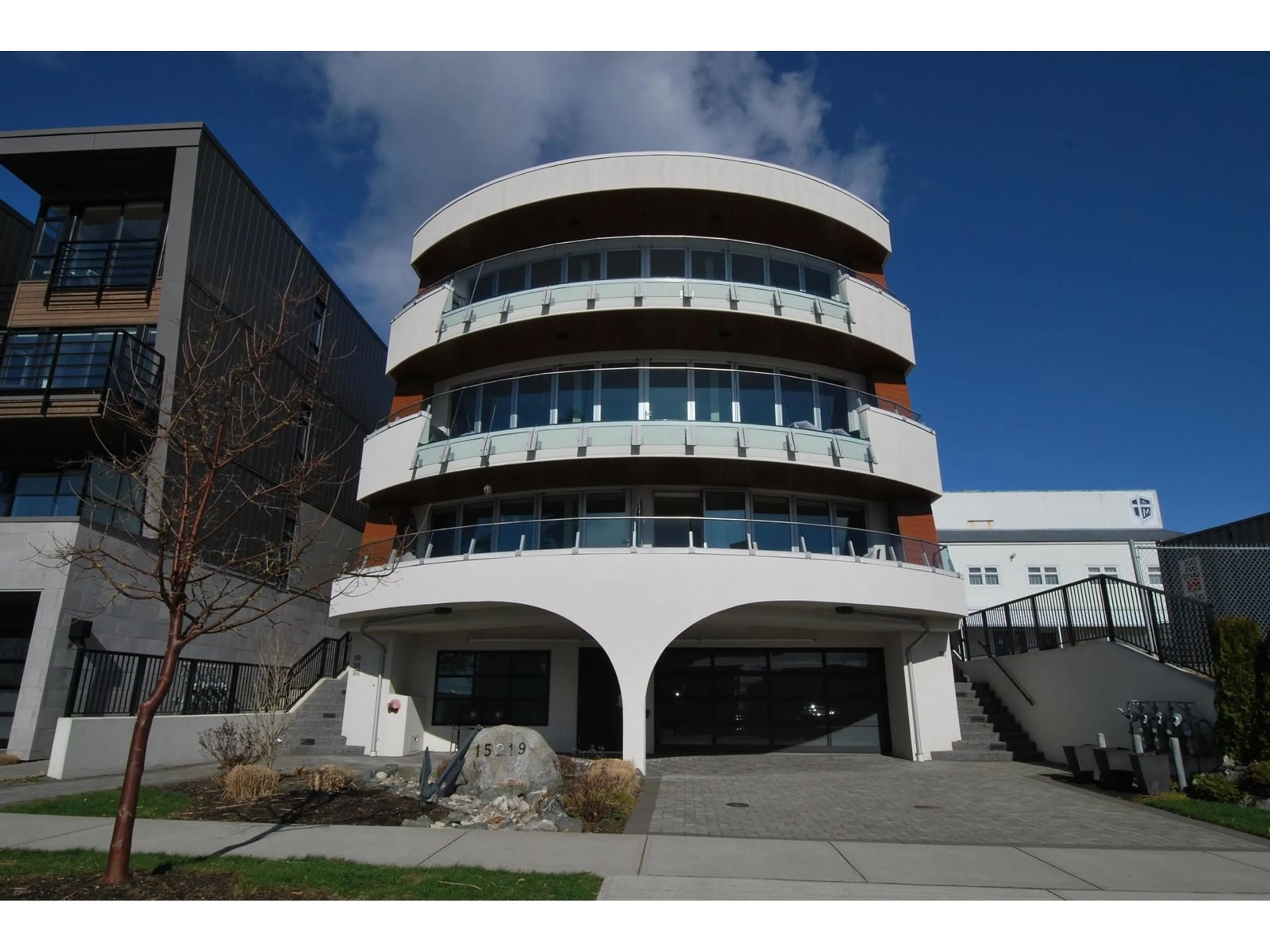 Indoor foyer for 101 - 15219 ROYAL, White Rock British Columbia V4B1M4