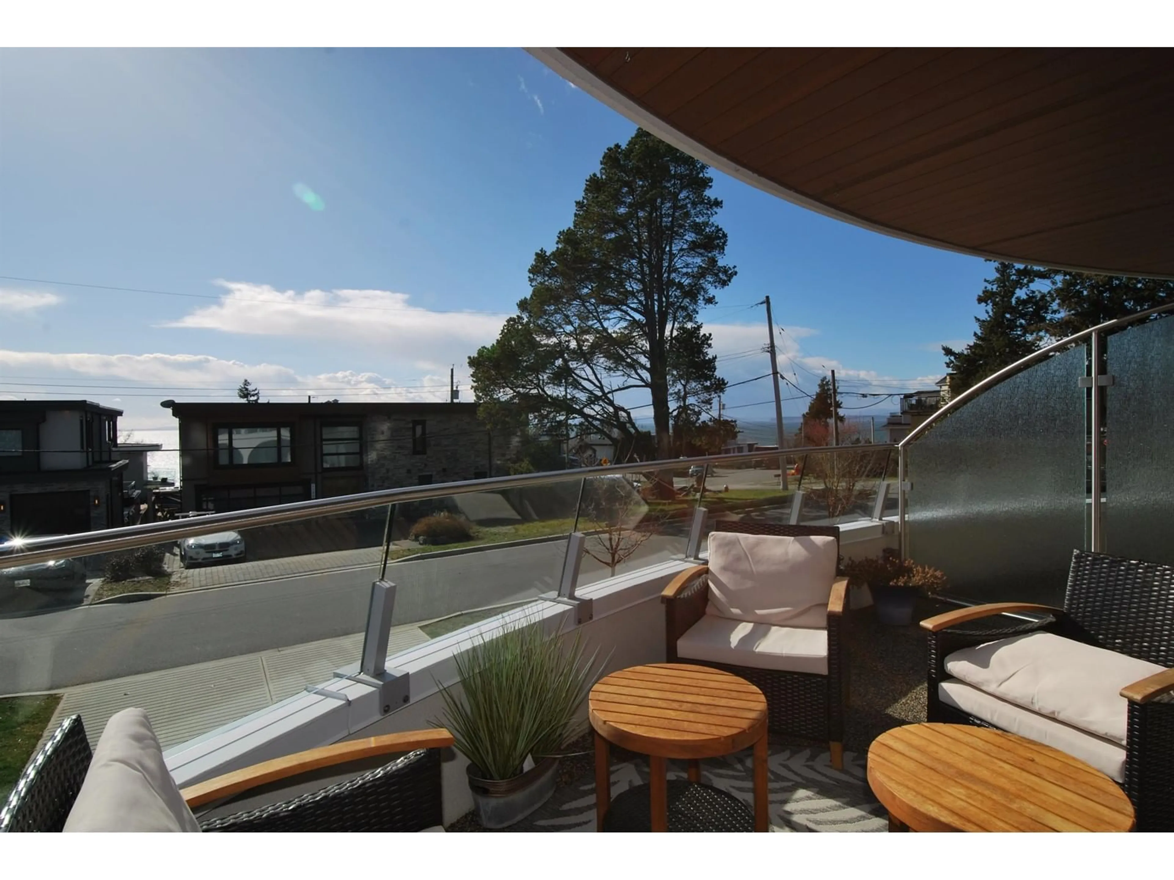 Patio, mountain view for 101 - 15219 ROYAL, White Rock British Columbia V4B1M4