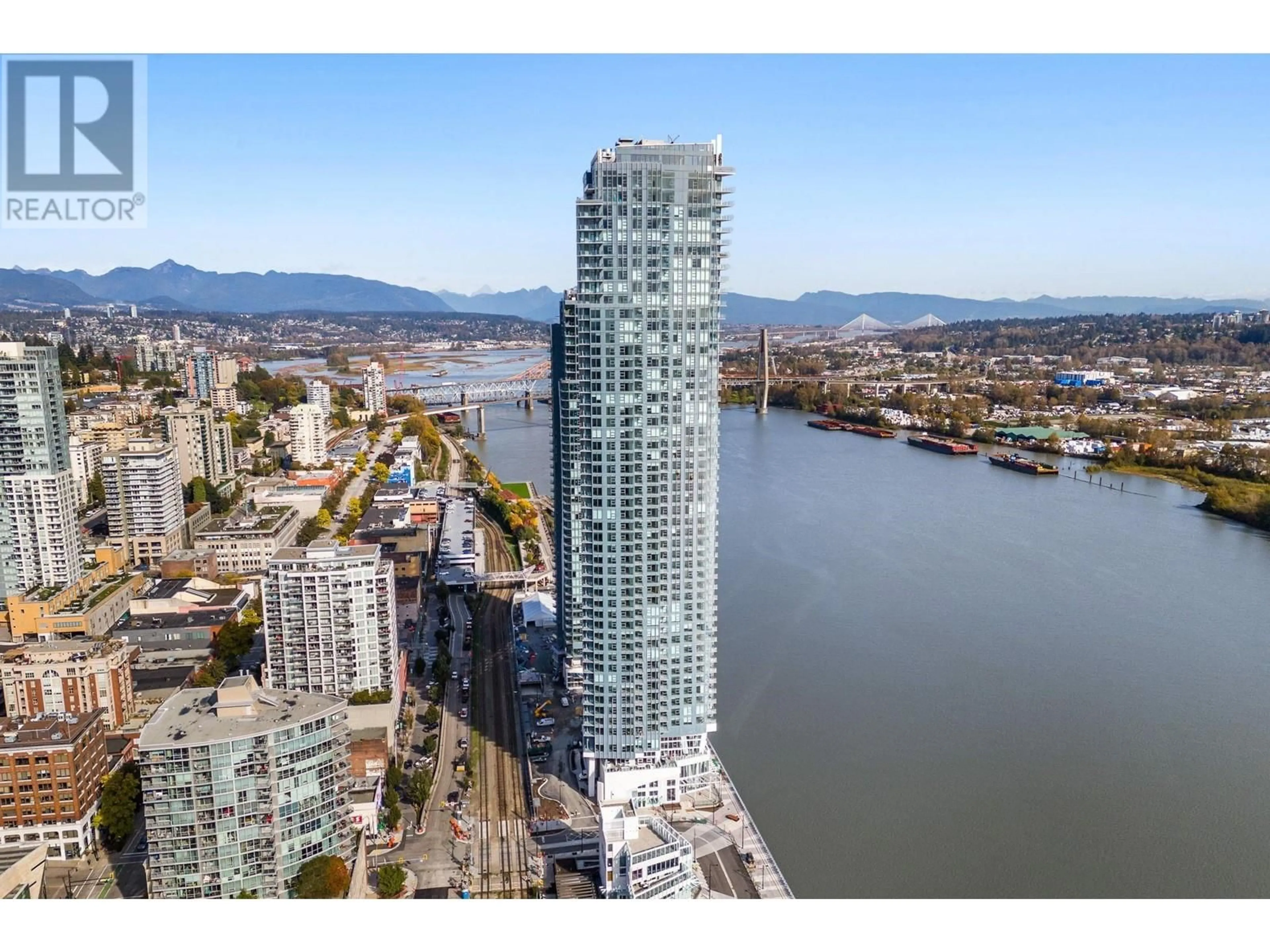 A pic from outside/outdoor area/front of a property/back of a property/a pic from drone, water/lake/river/ocean view for 3903 680 QUAYSIDE DRIVE, New Westminster British Columbia V3M0P2