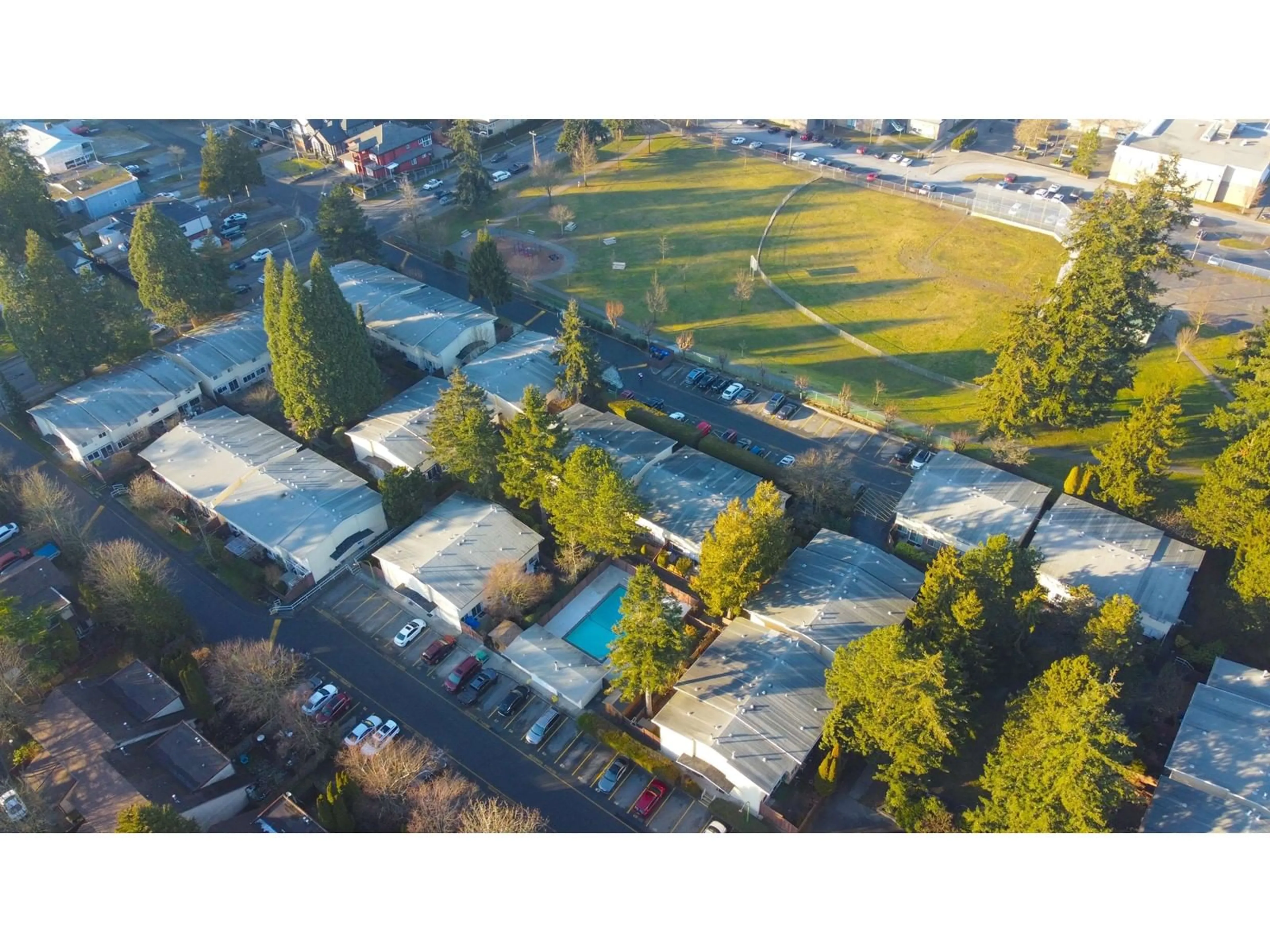 A pic from outside/outdoor area/front of a property/back of a property/a pic from drone, unknown for 39 9390 122 STREET, Surrey British Columbia V3V4L6