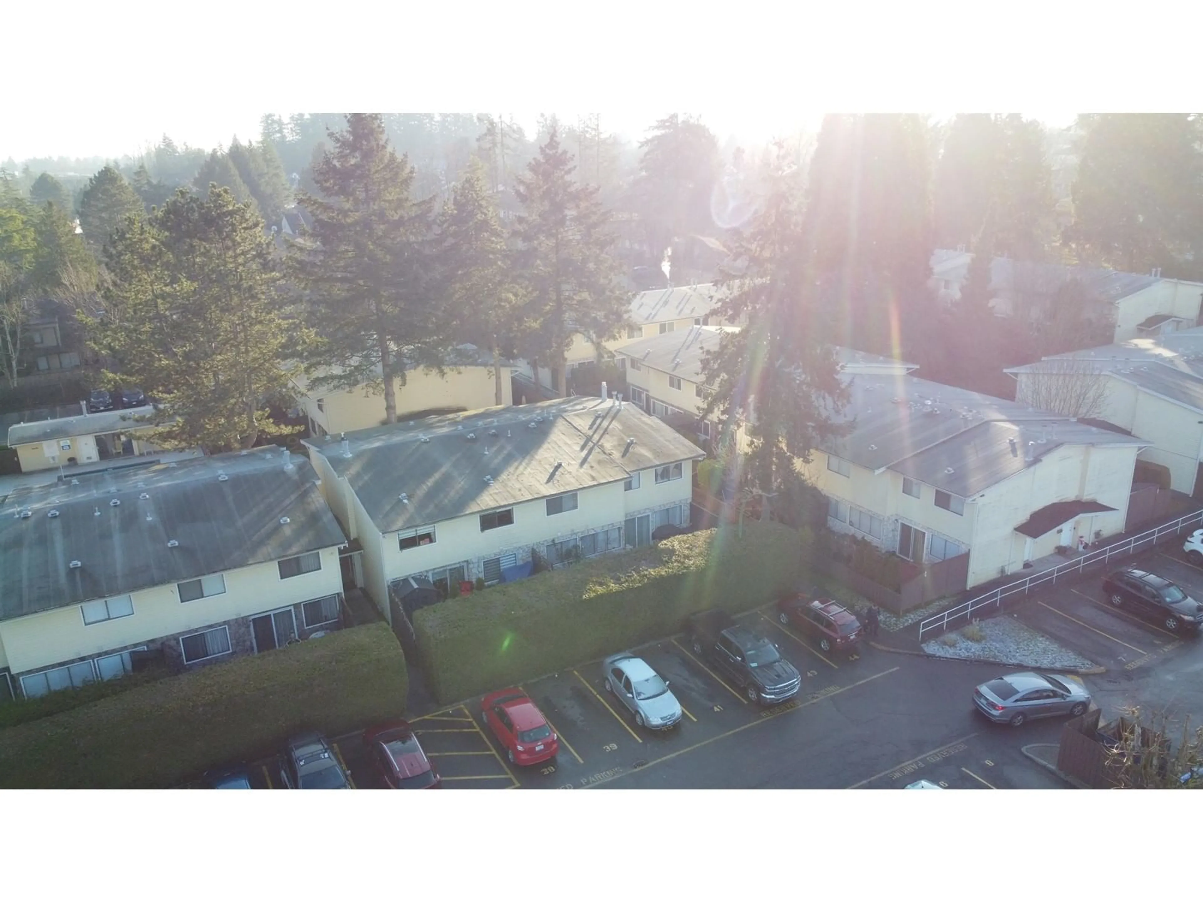 A pic from outside/outdoor area/front of a property/back of a property/a pic from drone, mountain view for 39 9390 122 STREET, Surrey British Columbia V3V4L6