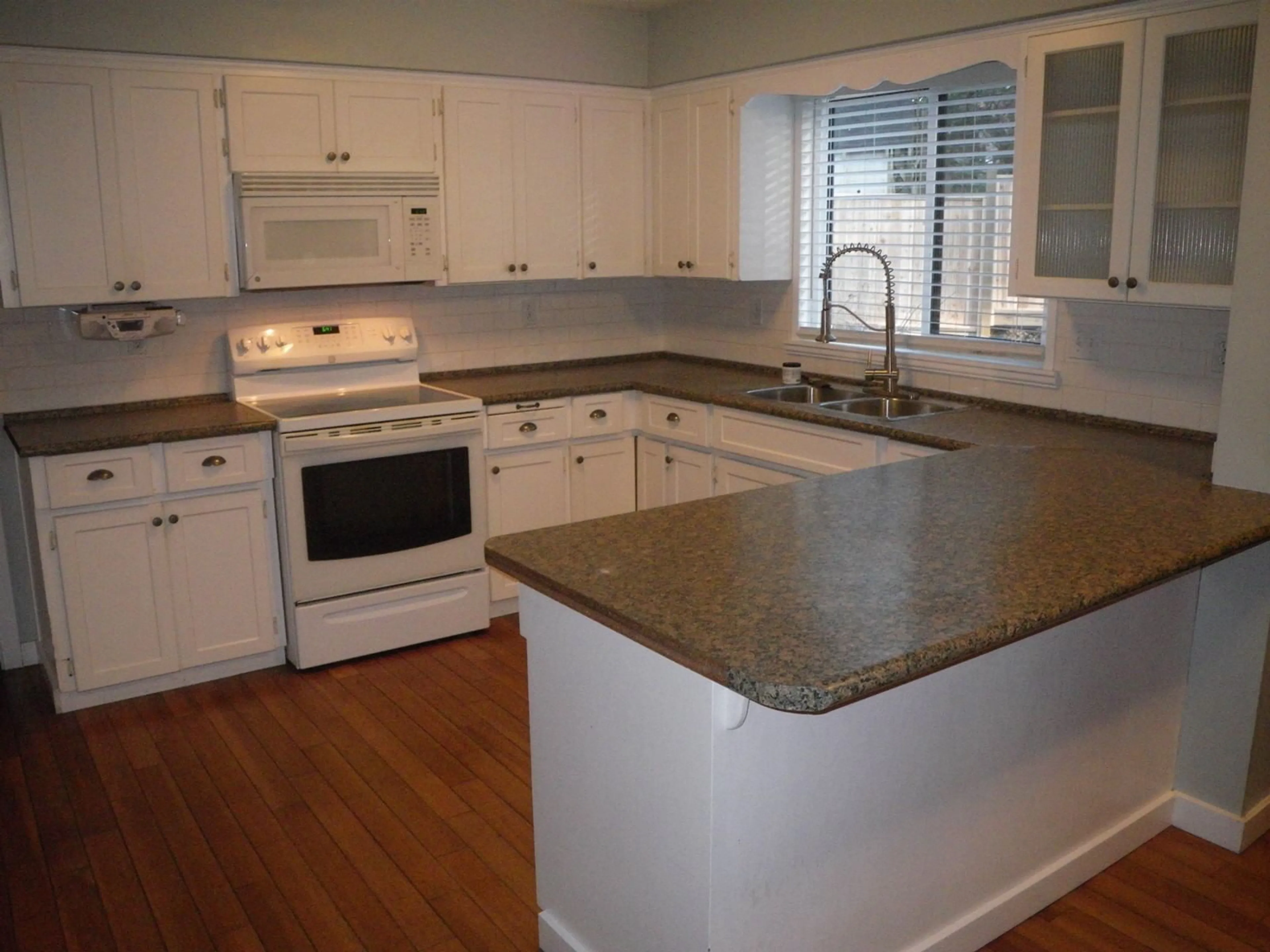 Standard kitchen, unknown for 20228 49 AVENUE, Langley British Columbia V3A6W9