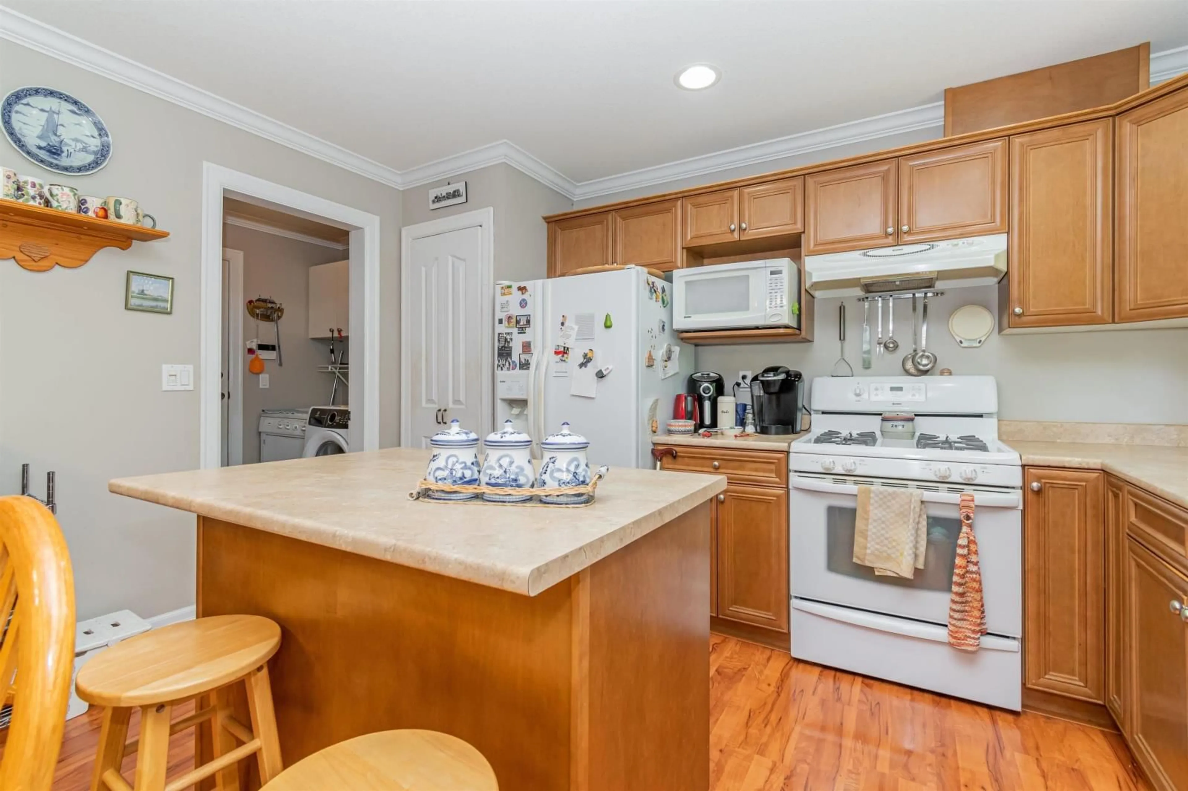 Standard kitchen, unknown for 48 6887 SHEFFIELD WAY|Sardis East Vedder, Chilliwack British Columbia V2R5V5