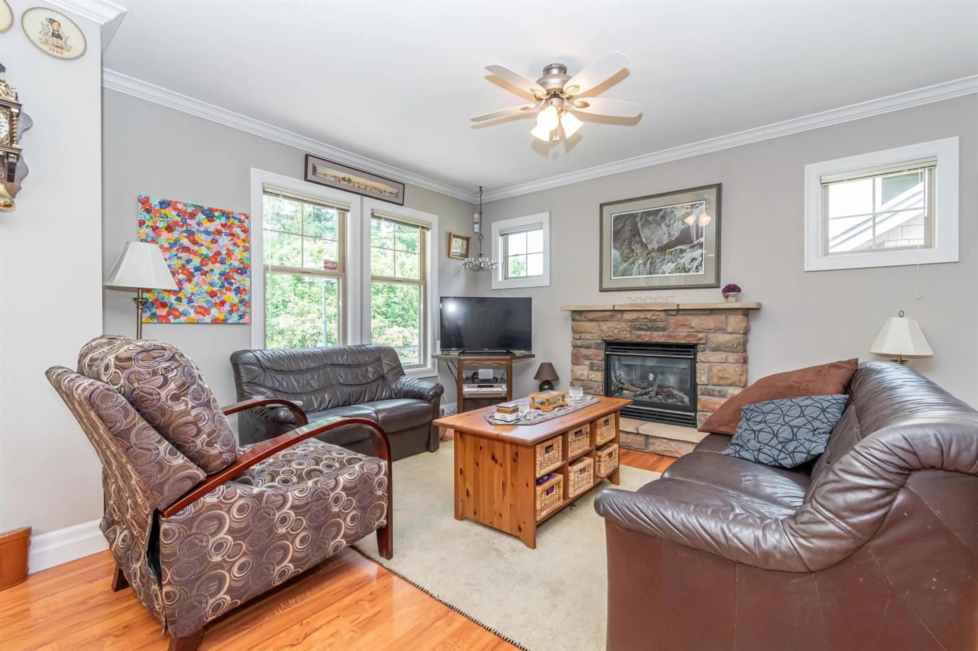 Living room with furniture, wood/laminate floor for 48 6887 SHEFFIELD WAY|Sardis East Vedder, Chilliwack British Columbia V2R5V5