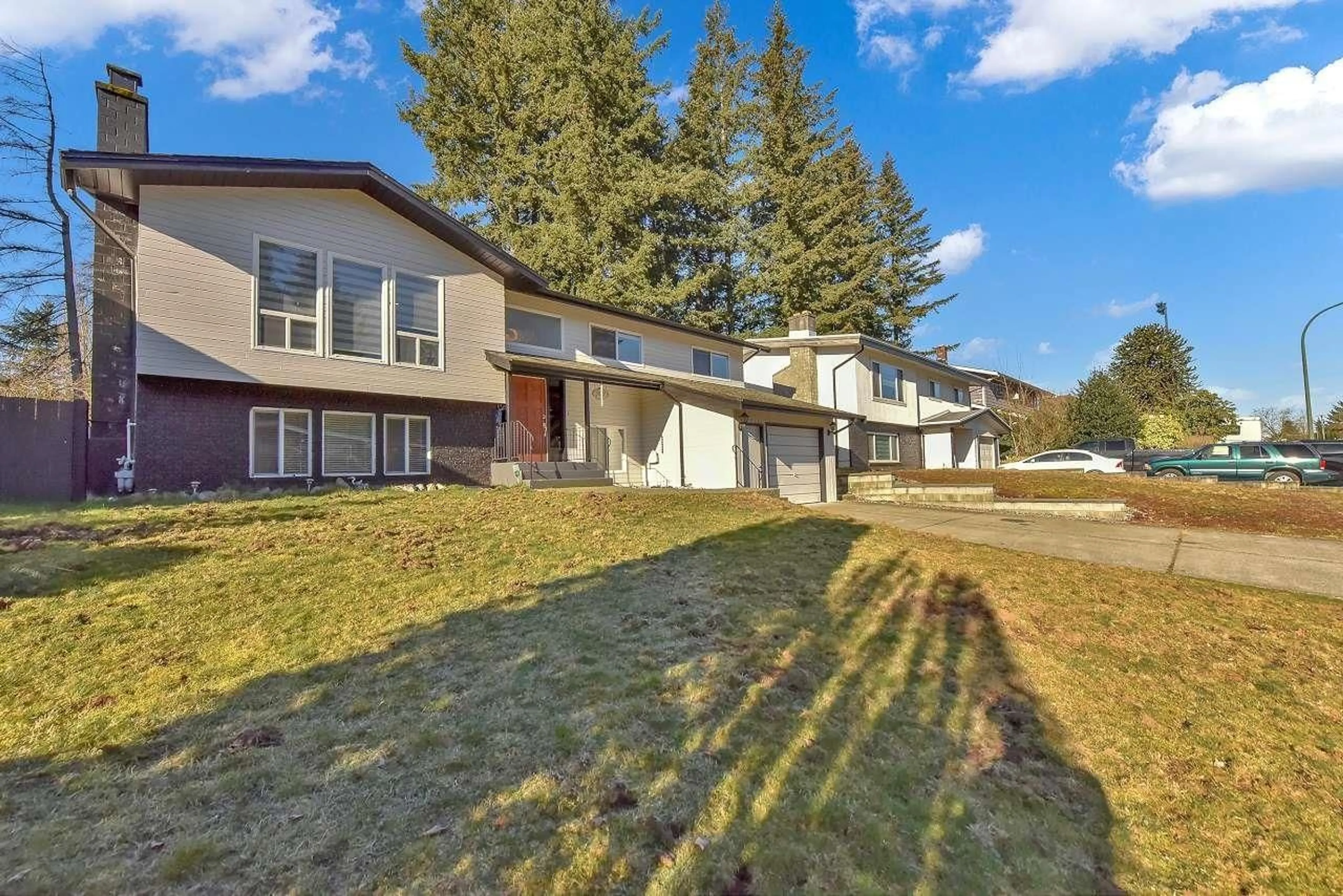 A pic from outside/outdoor area/front of a property/back of a property/a pic from drone, unknown for 3077 MOUAT DRIVE, Abbotsford British Columbia V2T4E5