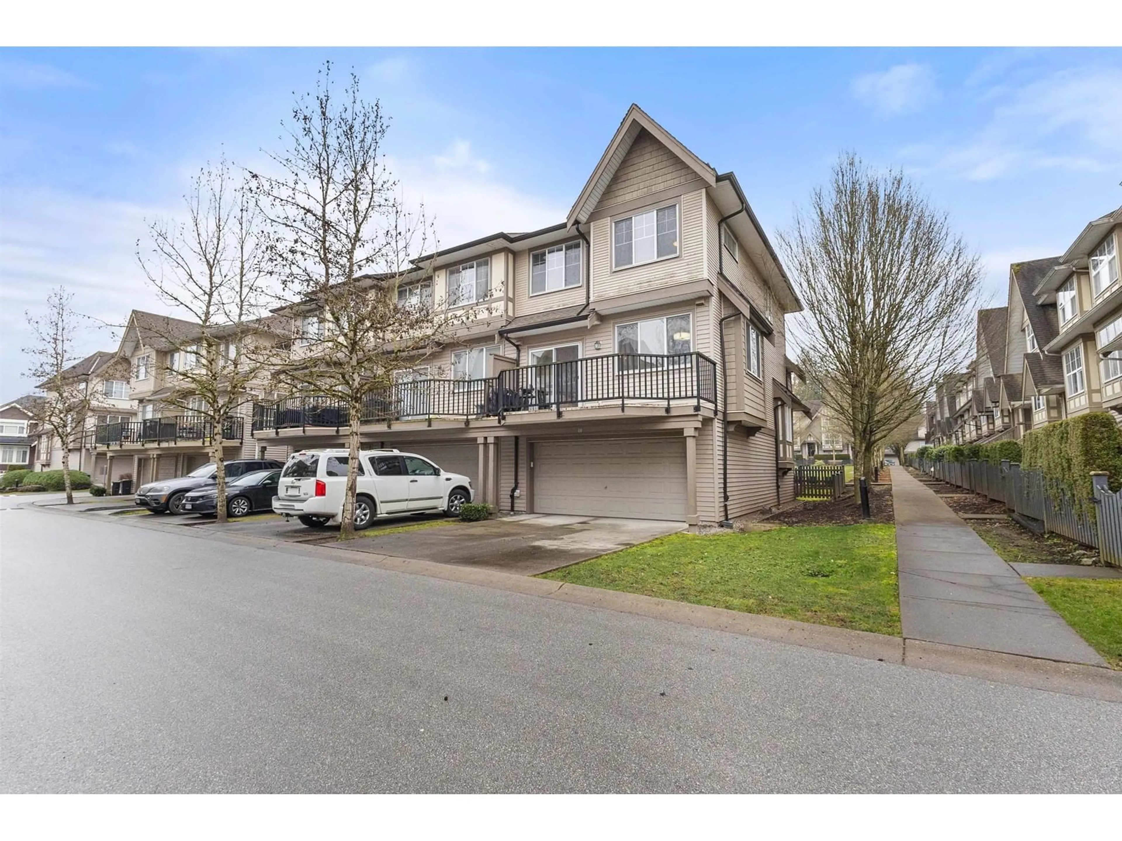 A pic from outside/outdoor area/front of a property/back of a property/a pic from drone, street for 40 8089 209 STREET, Langley British Columbia V2Y0B1