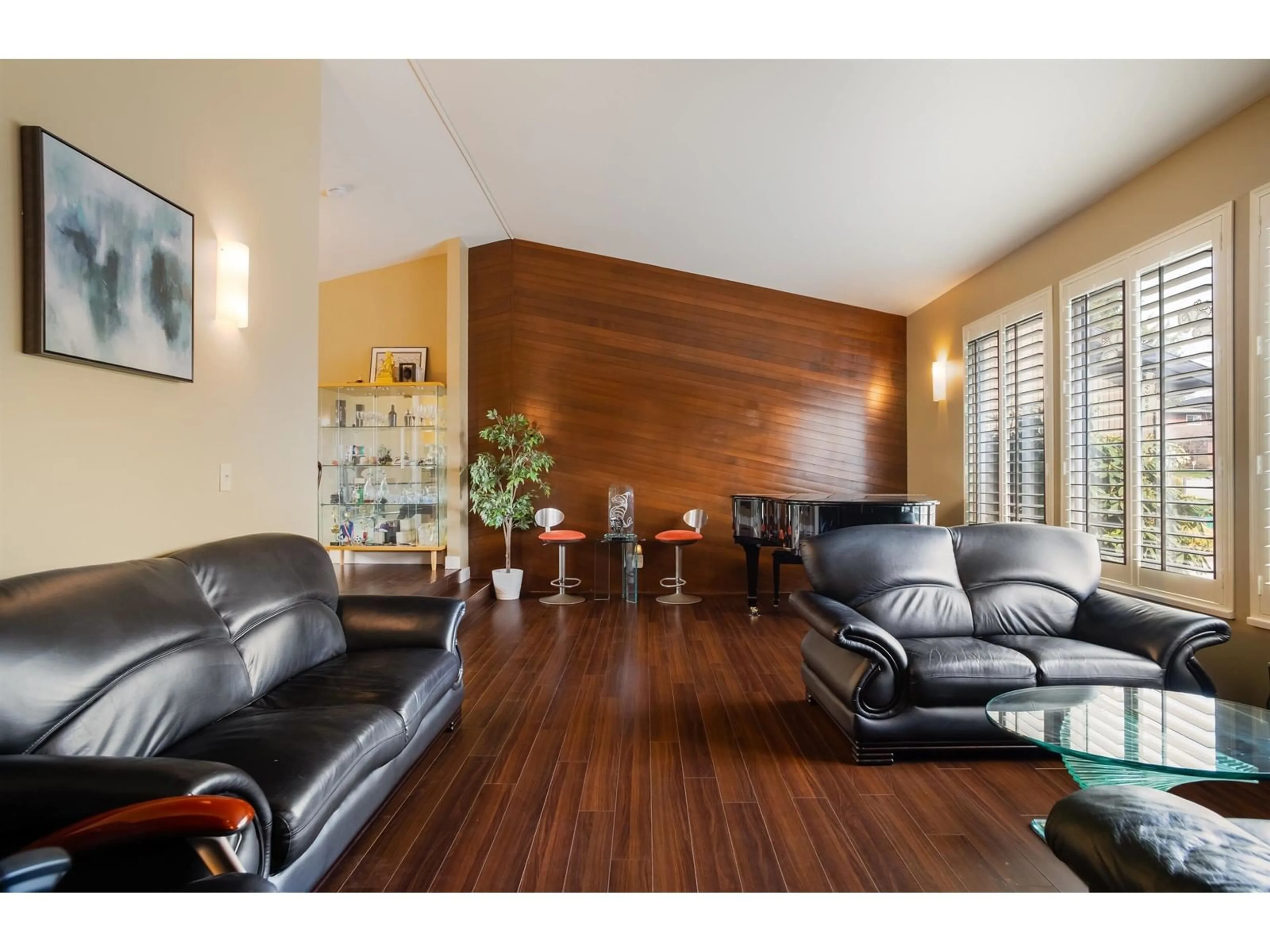 Living room with furniture, wood/laminate floor for 11173 SCARBOROUGH DRIVE, Delta British Columbia V4C7S1