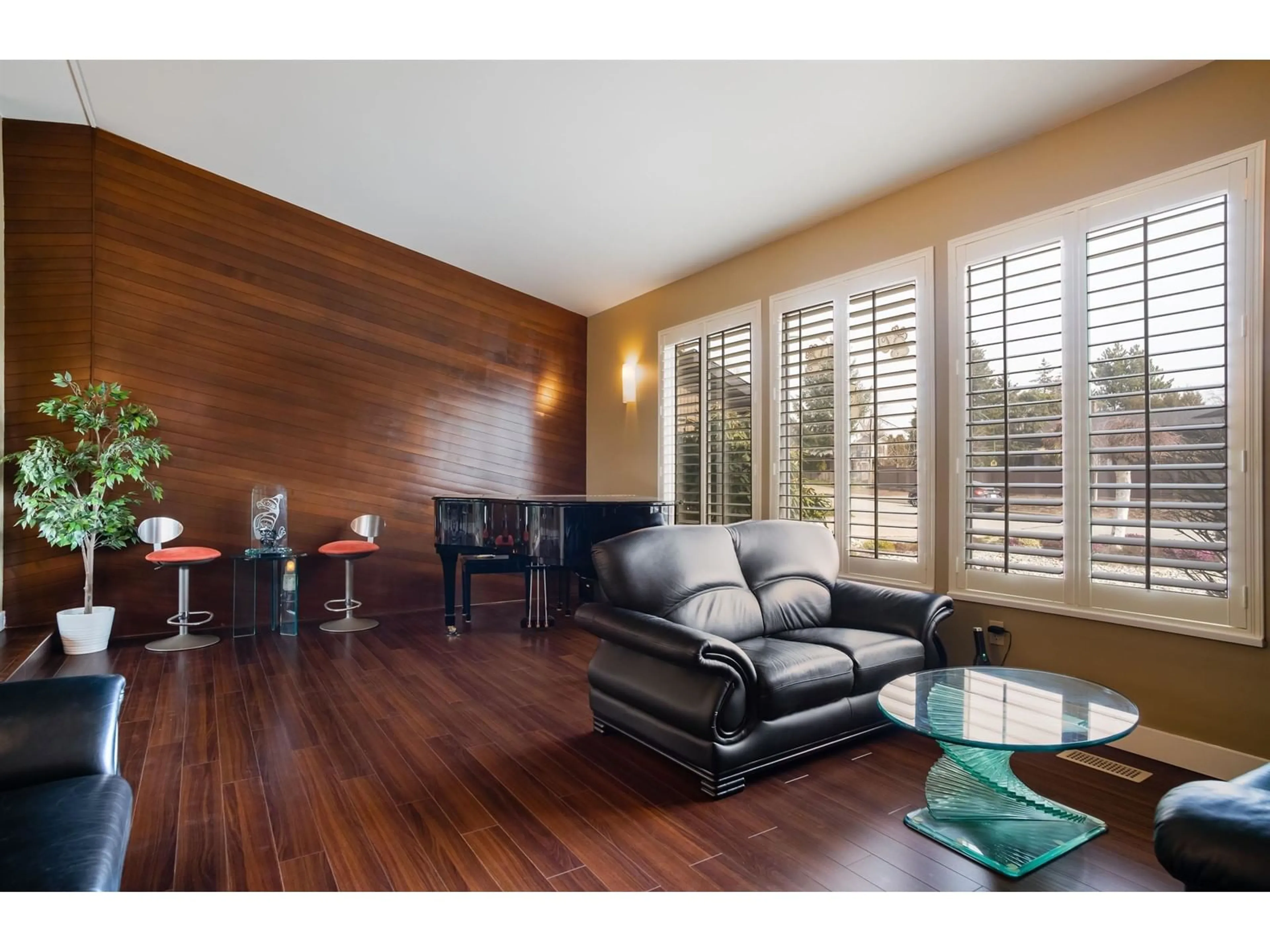 Living room with furniture, wood/laminate floor for 11173 SCARBOROUGH DRIVE, Delta British Columbia V4C7S1