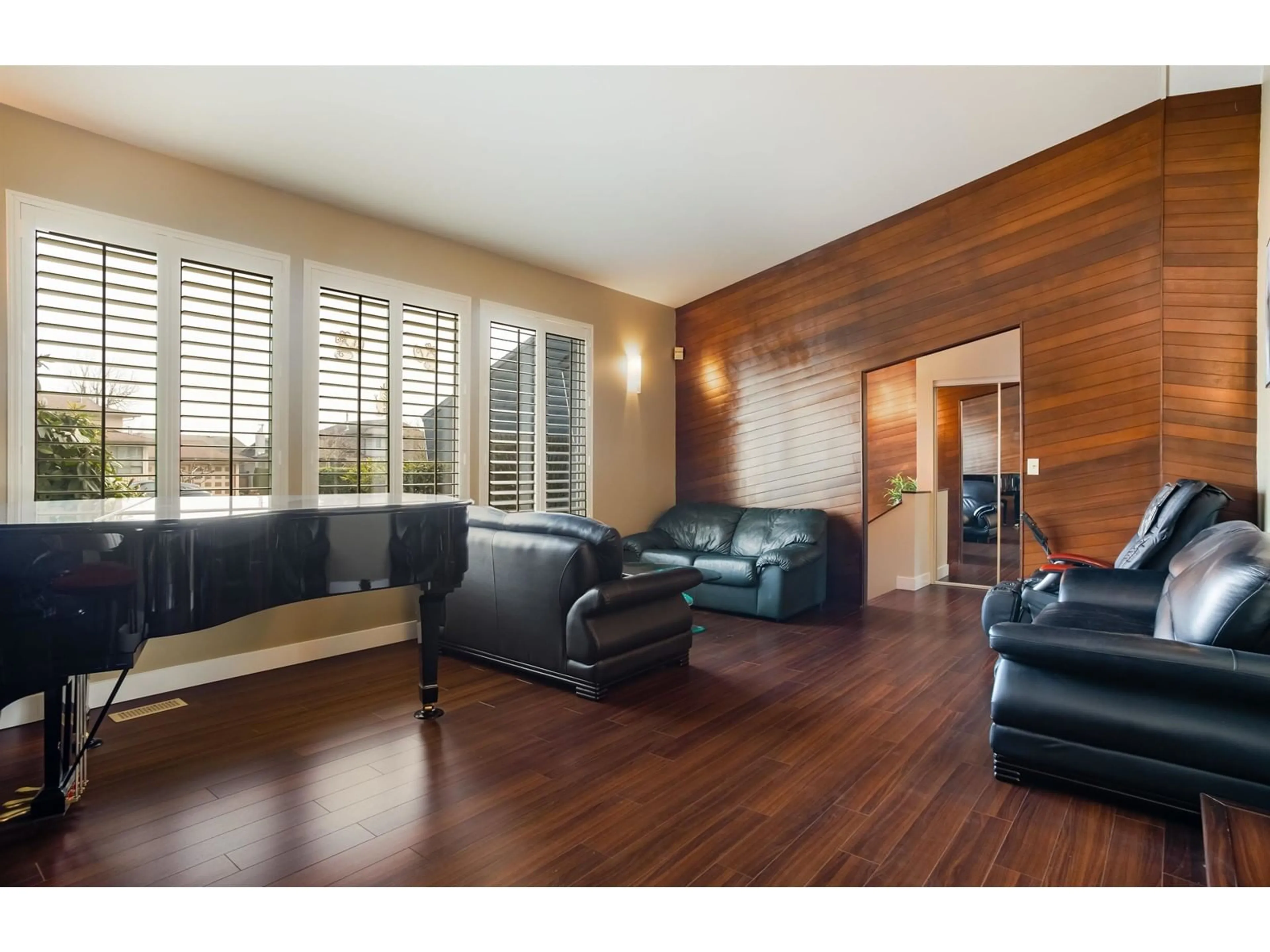 Living room with furniture, wood/laminate floor for 11173 SCARBOROUGH DRIVE, Delta British Columbia V4C7S1