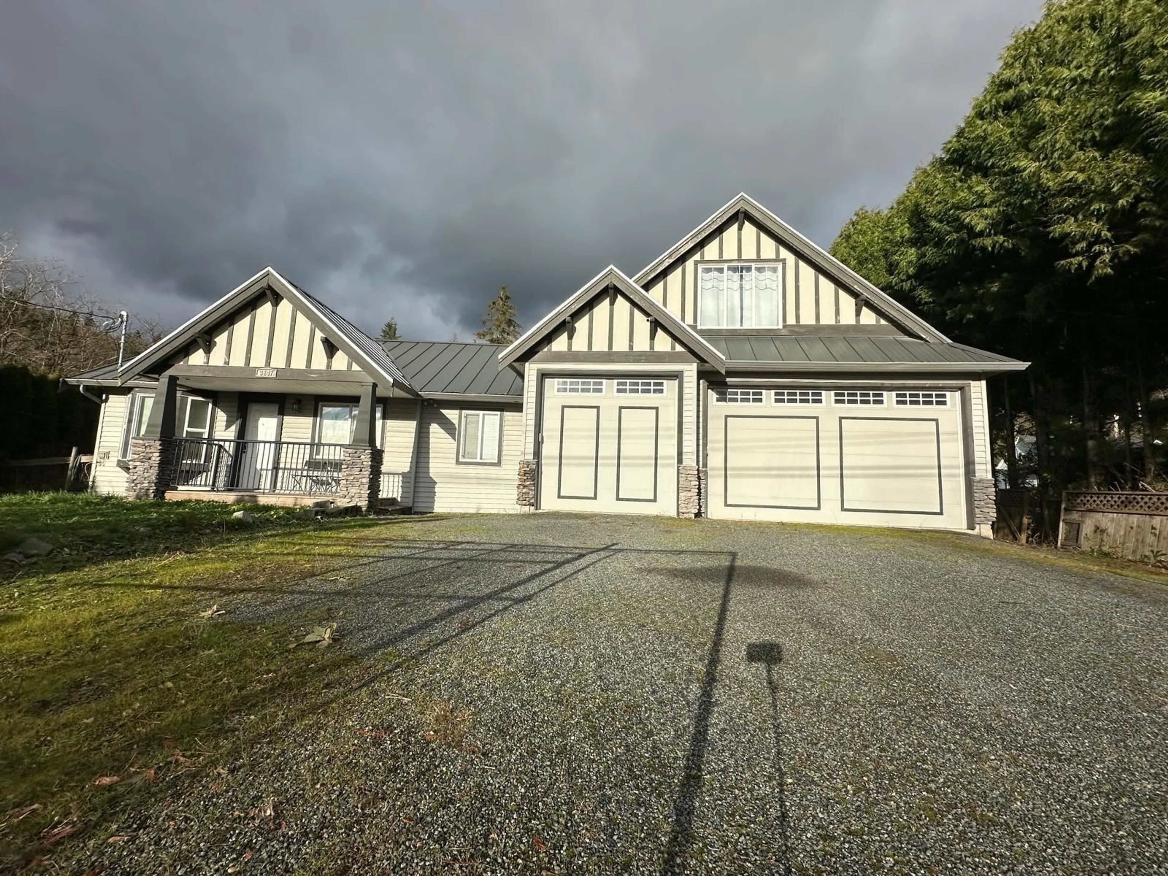 A pic from outside/outdoor area/front of a property/back of a property/a pic from drone, street for 3147 ELDRIDGE ROAD, Abbotsford British Columbia V3G2H4