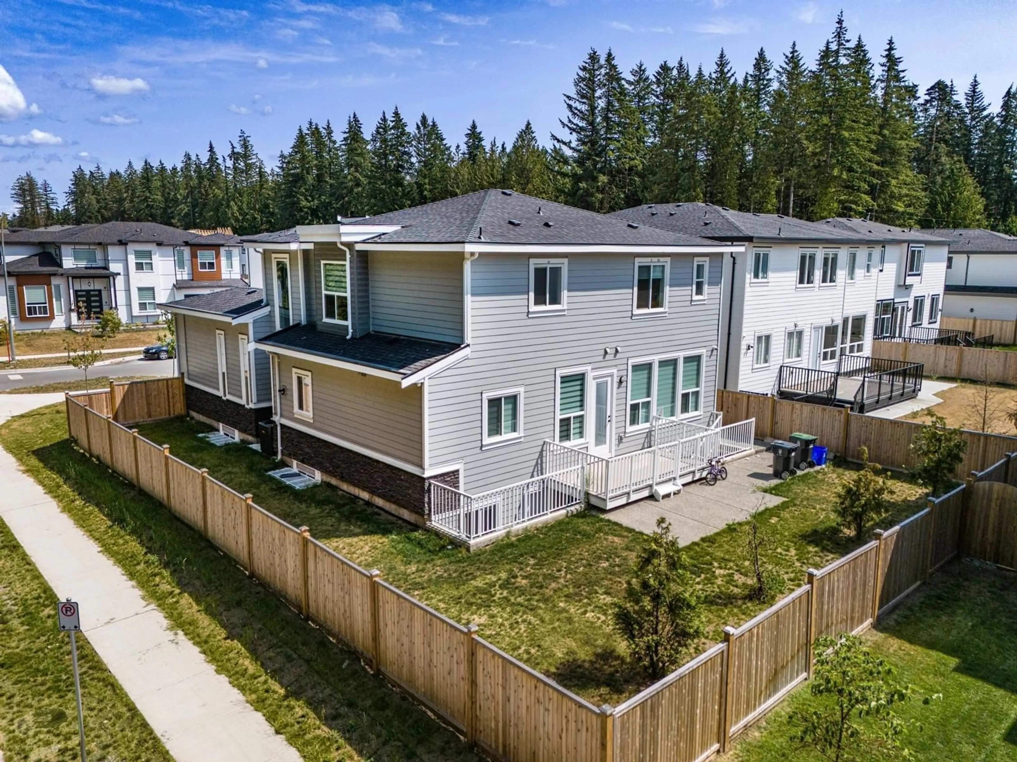 A pic from outside/outdoor area/front of a property/back of a property/a pic from drone, unknown for 2731 201, Langley British Columbia V2Z0B6