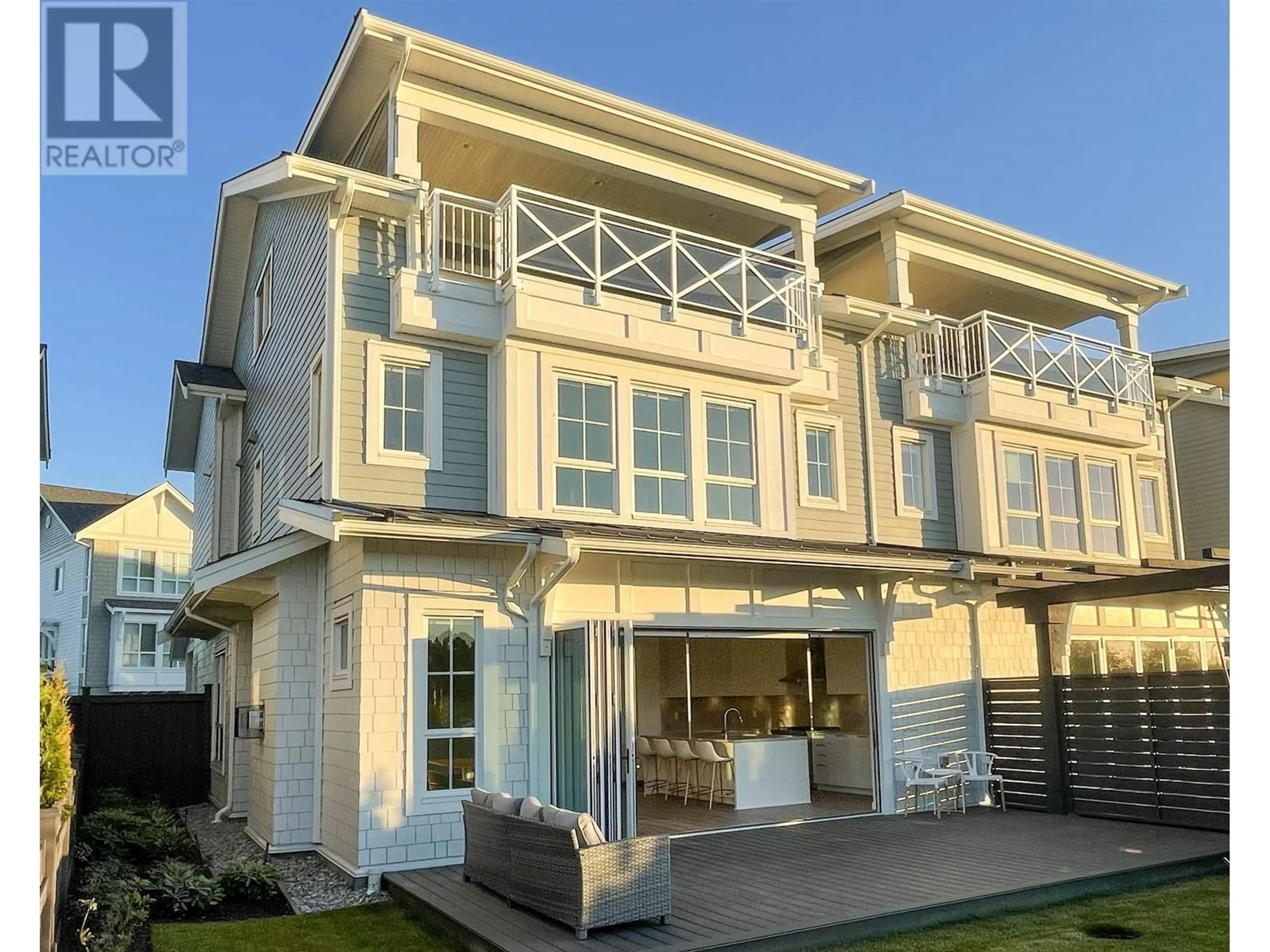 Home with vinyl exterior material, street for 100 - 5311 ADMIRAL WAY, Delta British Columbia V4K0E2