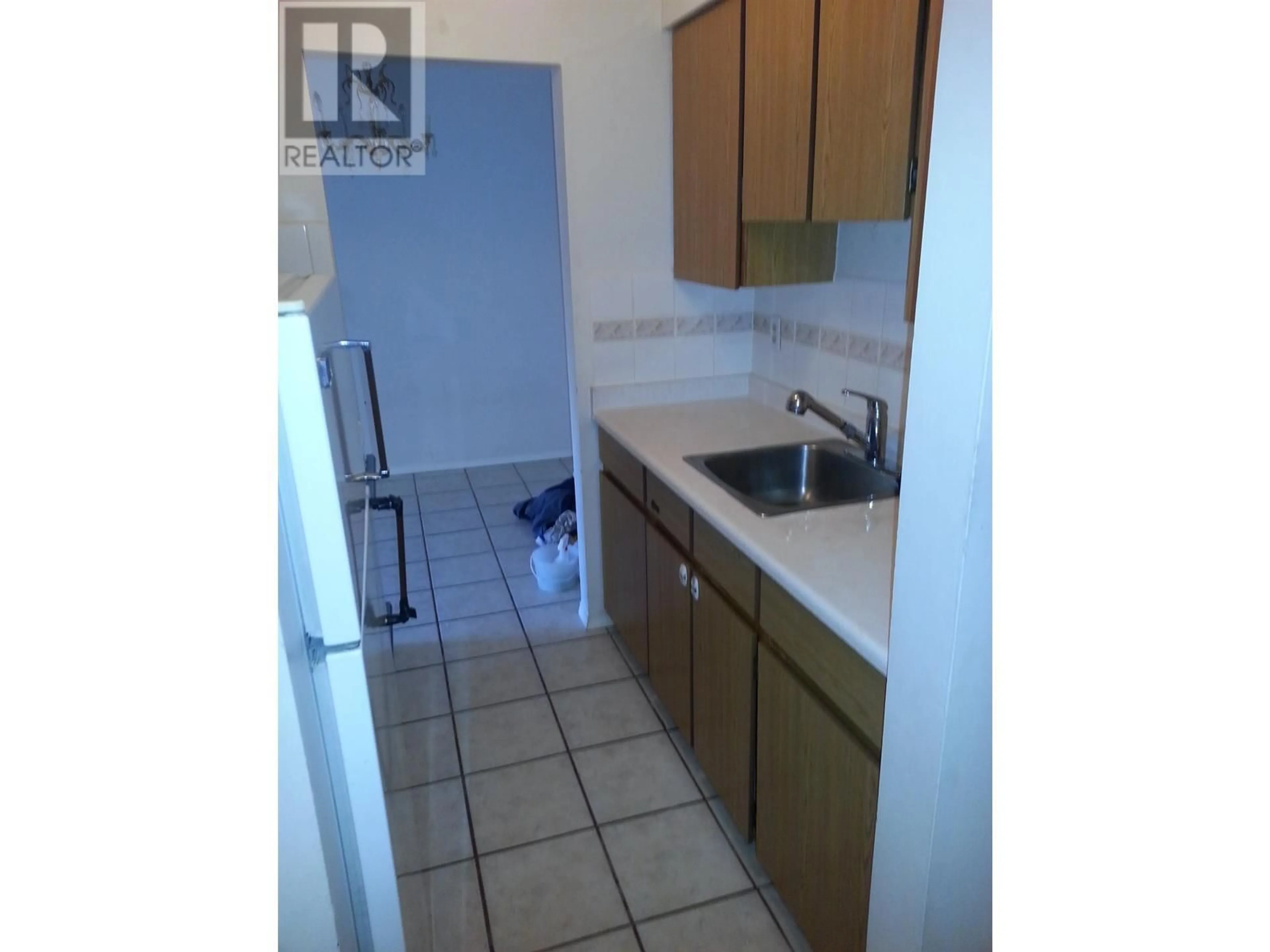 Standard kitchen, unknown for 113 610 THIRD AVENUE, New Westminster British Columbia V3M1N5