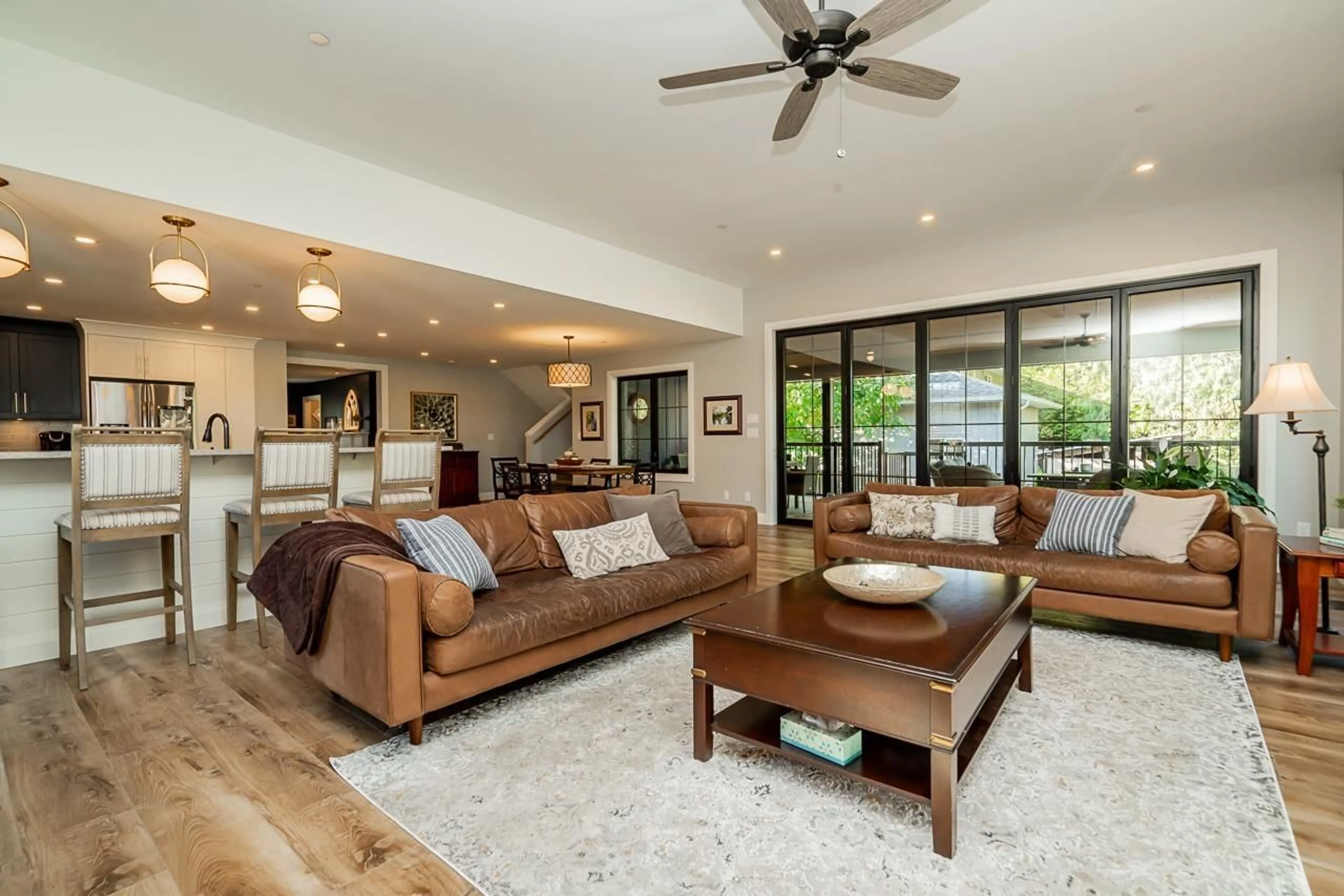 Living room with furniture, unknown for 32883 5 AVENUE, Mission British Columbia V2V1T8