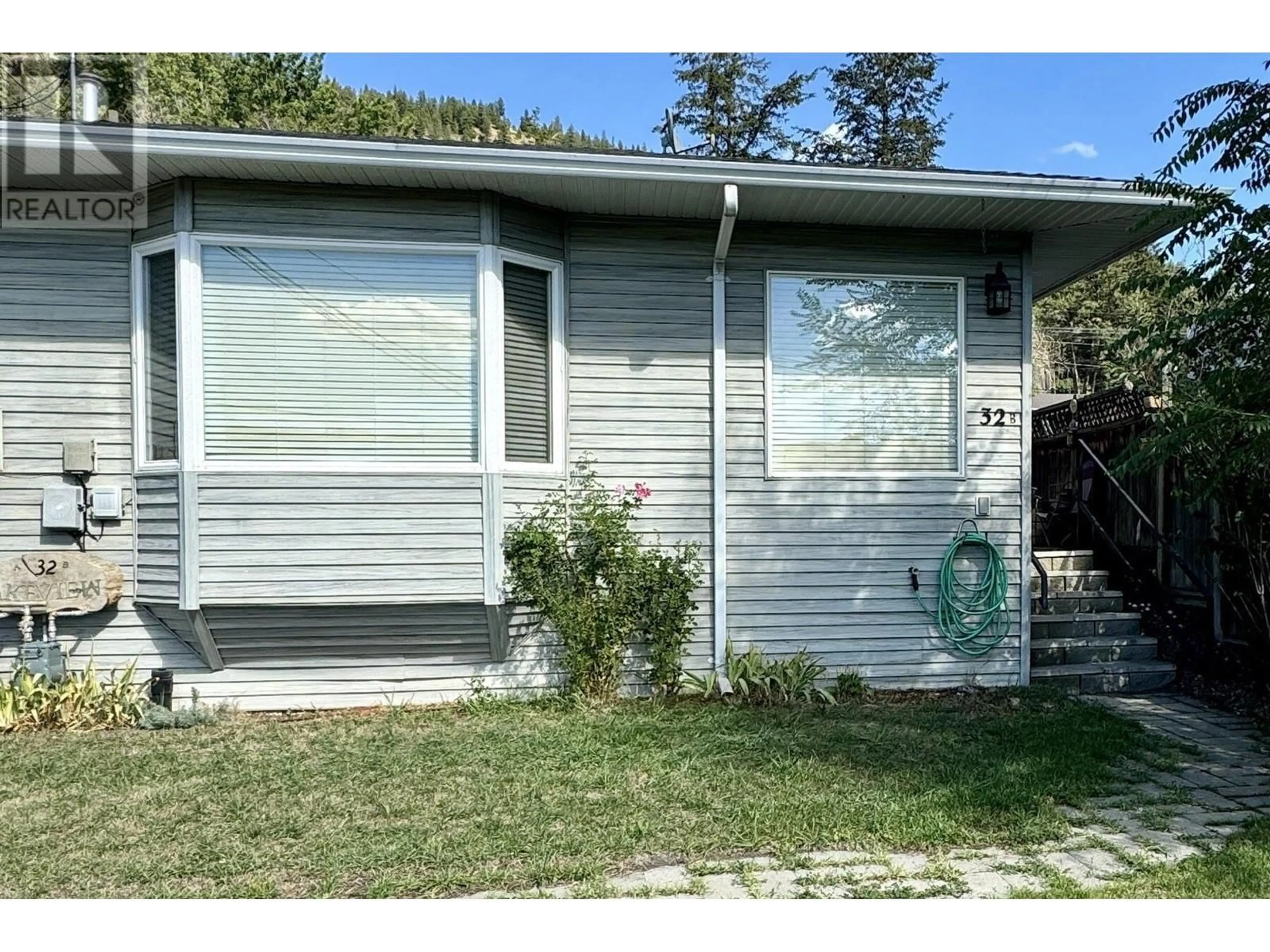 Home with vinyl exterior material, street for B - 32 LAKEVIEW AVENUE, Williams Lake British Columbia V2G1B2
