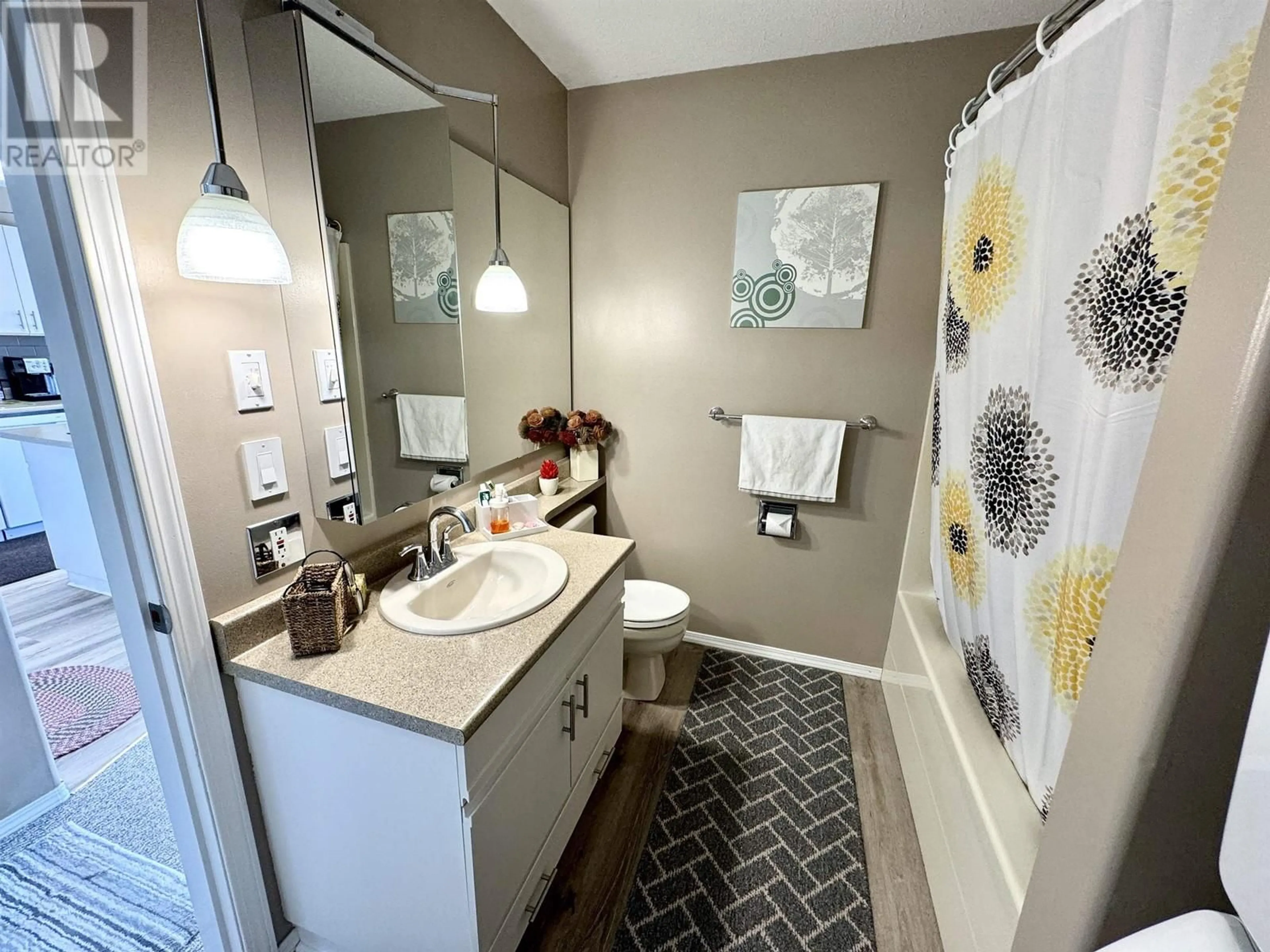 Standard bathroom, ceramic/tile floor for B - 32 LAKEVIEW AVENUE, Williams Lake British Columbia V2G1B2