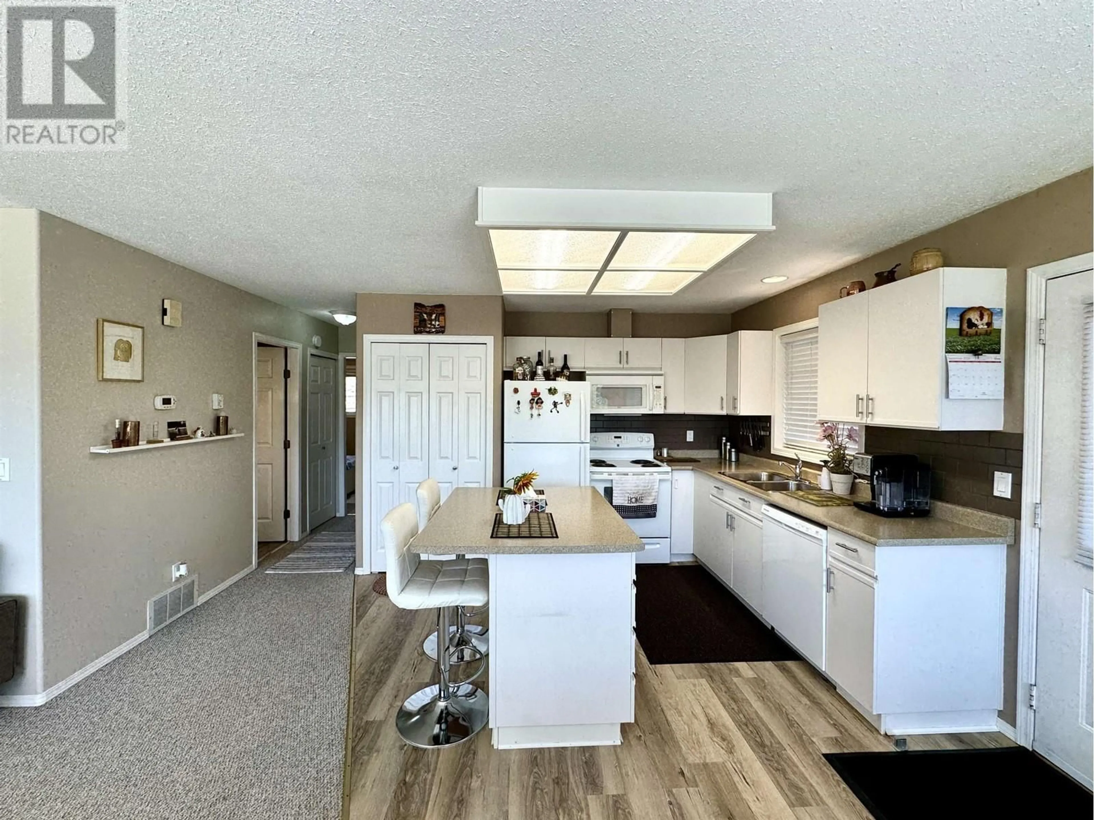 Open concept kitchen, unknown for B 32 LAKEVIEW AVENUE, Williams Lake British Columbia V2G1B2