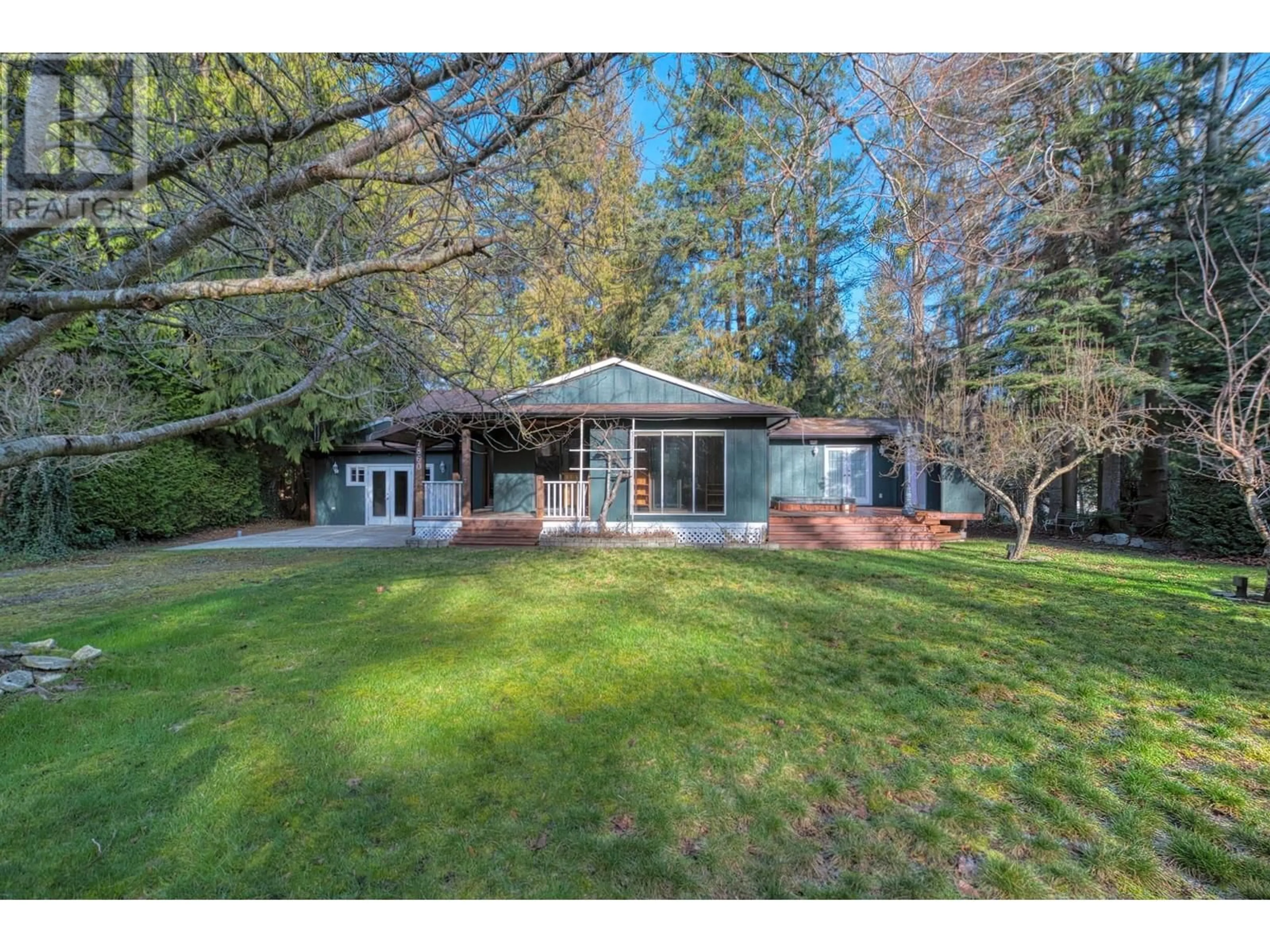A pic from outside/outdoor area/front of a property/back of a property/a pic from drone, unknown for 7860 REDROOFFS ROAD, Halfmoon Bay British Columbia V7Z1A4