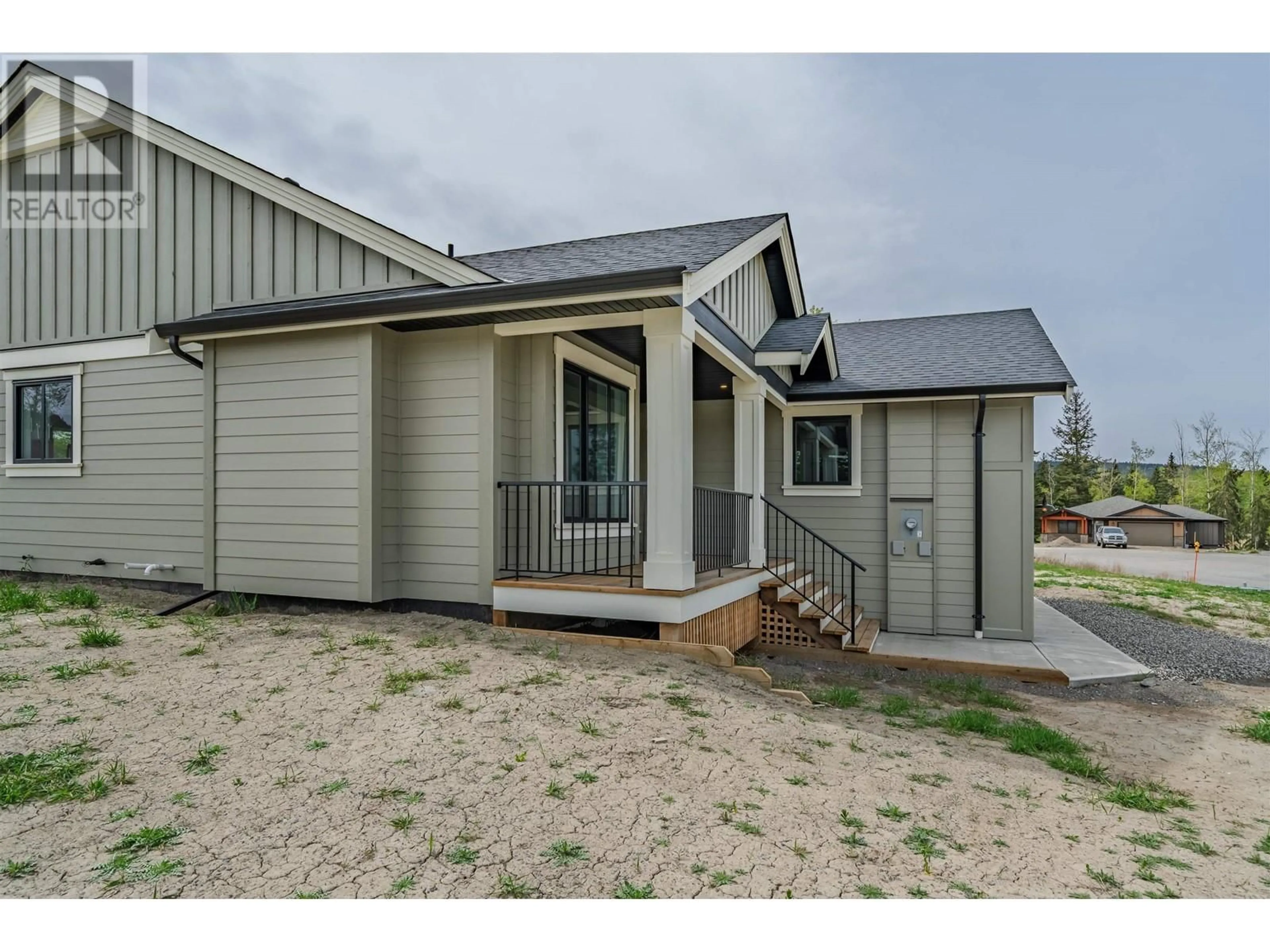 Home with vinyl exterior material, unknown for 333 SANDHILL CRESCENT, 100 Mile House British Columbia V0K2E0