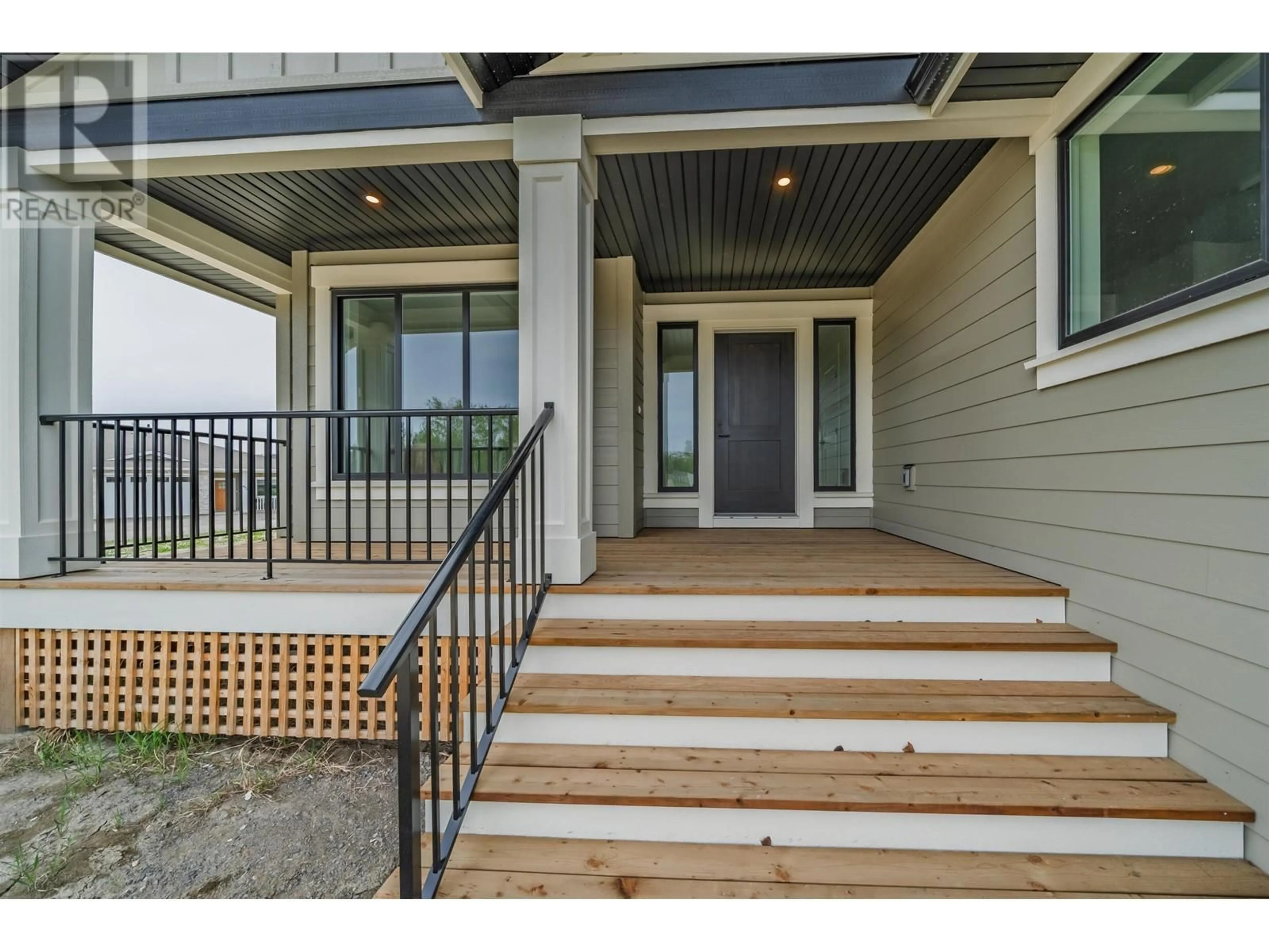 Indoor entryway for 333 SANDHILL CRESCENT, 100 Mile House British Columbia V0K2E0
