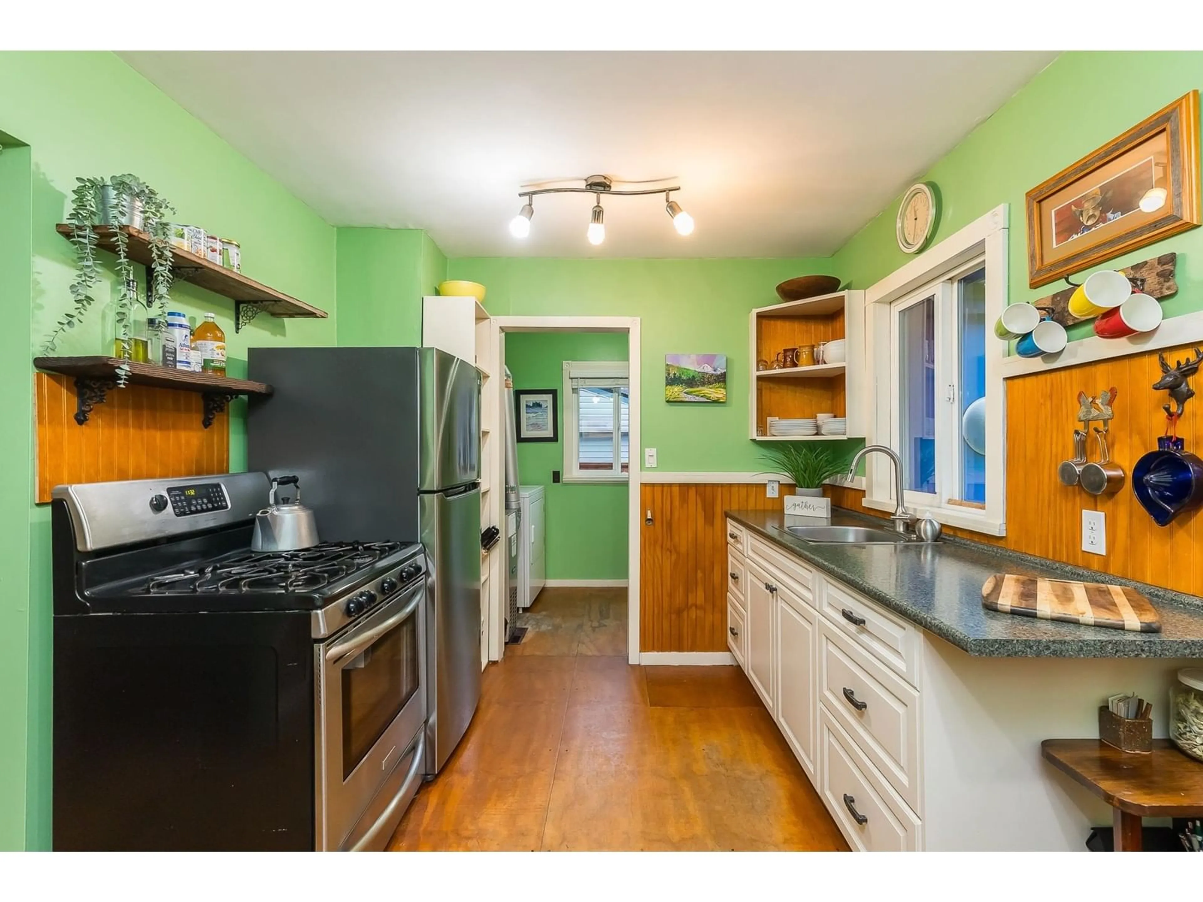 Standard kitchen, unknown for 1523 STAYTE ROAD, White Rock British Columbia V4B4Z4