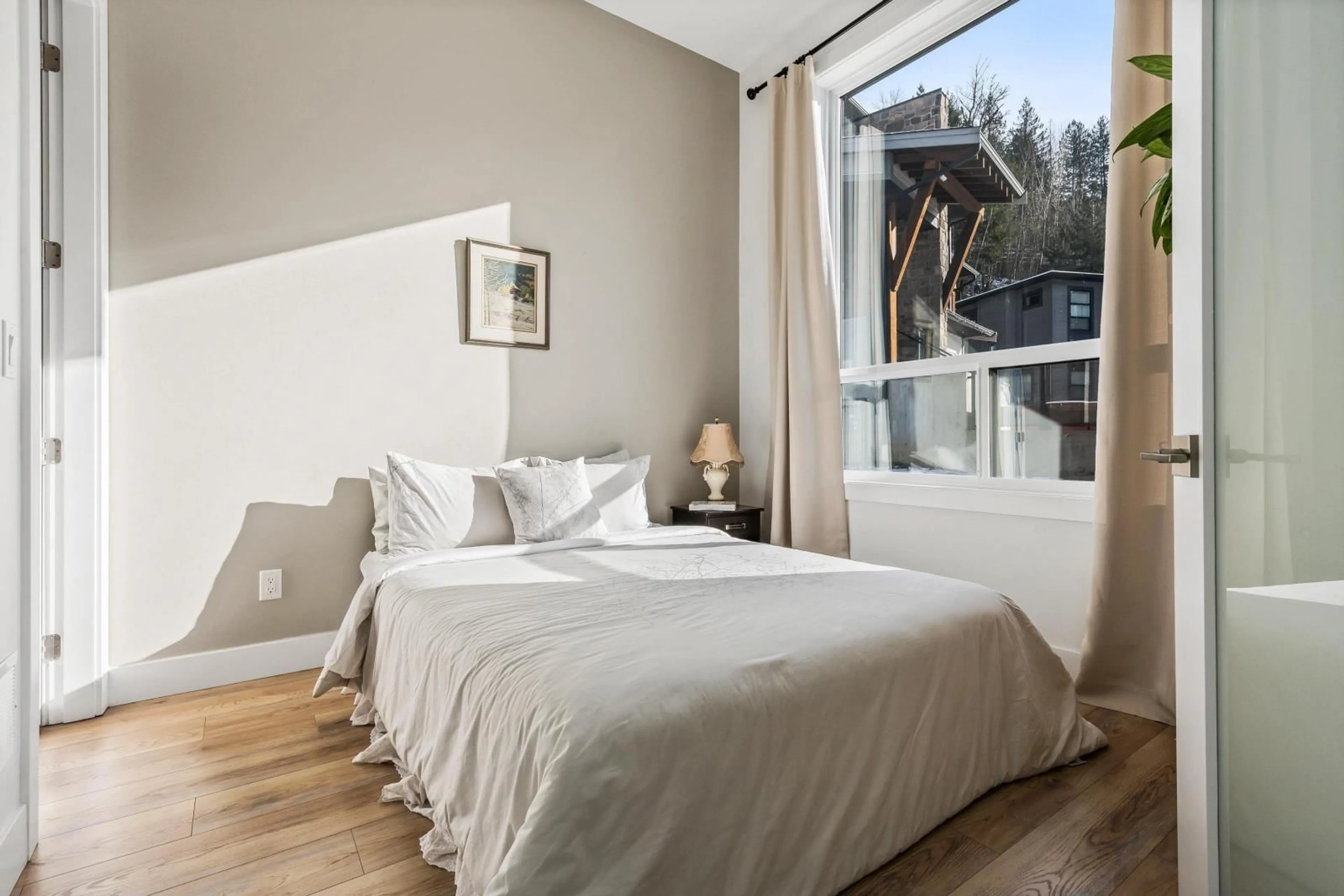 Bedroom with bed, wood/laminate floor for 51189 LUDMILA PLACE|Eastern Hillsides, Chilliwack British Columbia V4Z0C9