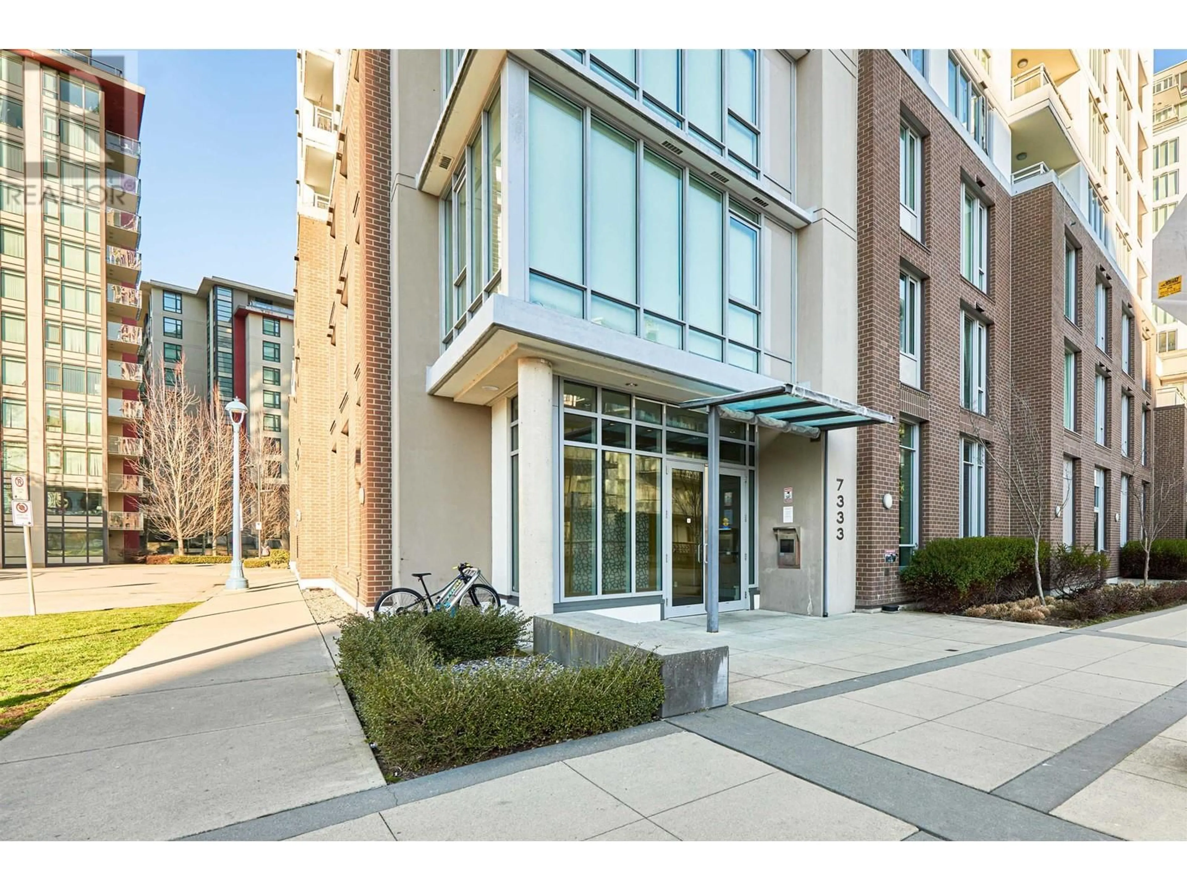 Indoor foyer for 1503 7333 MURDOCH AVENUE, Richmond British Columbia V6Y0J8