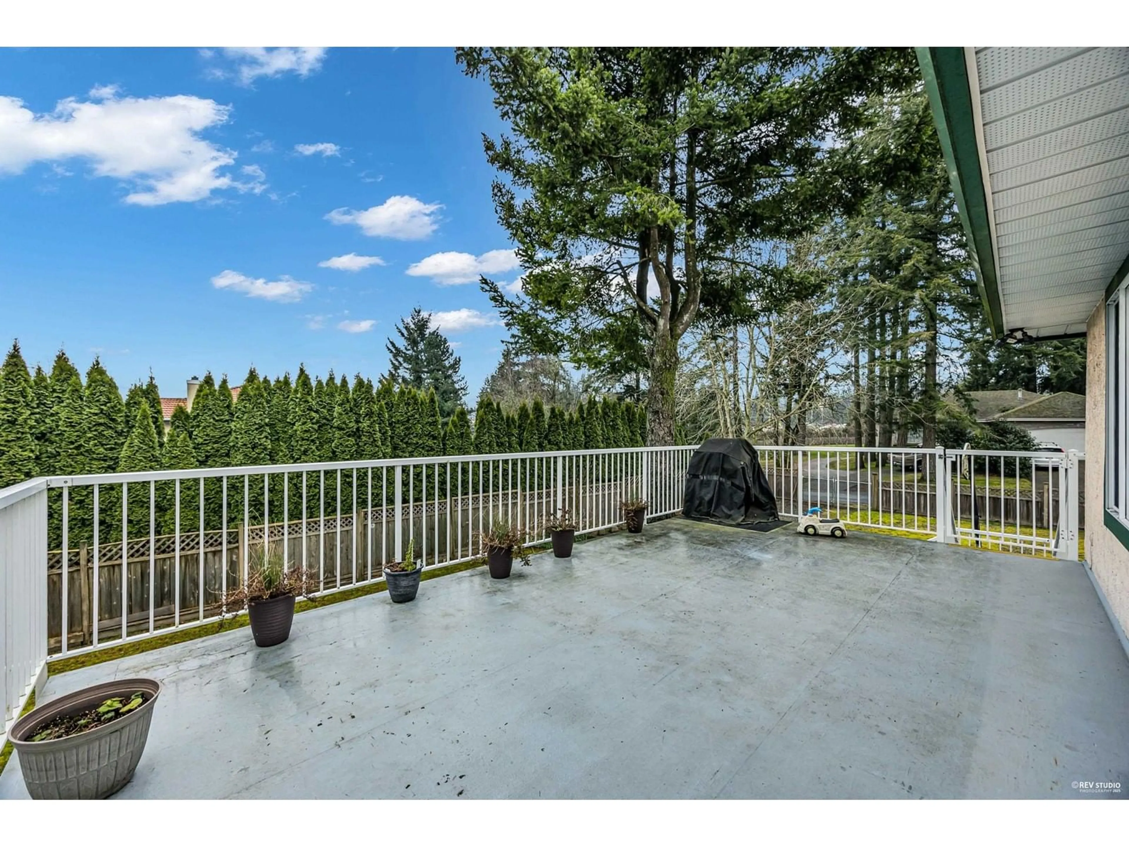 Patio, water/lake/river/ocean view for 14110 57 AVENUE, Surrey British Columbia V3X2W6