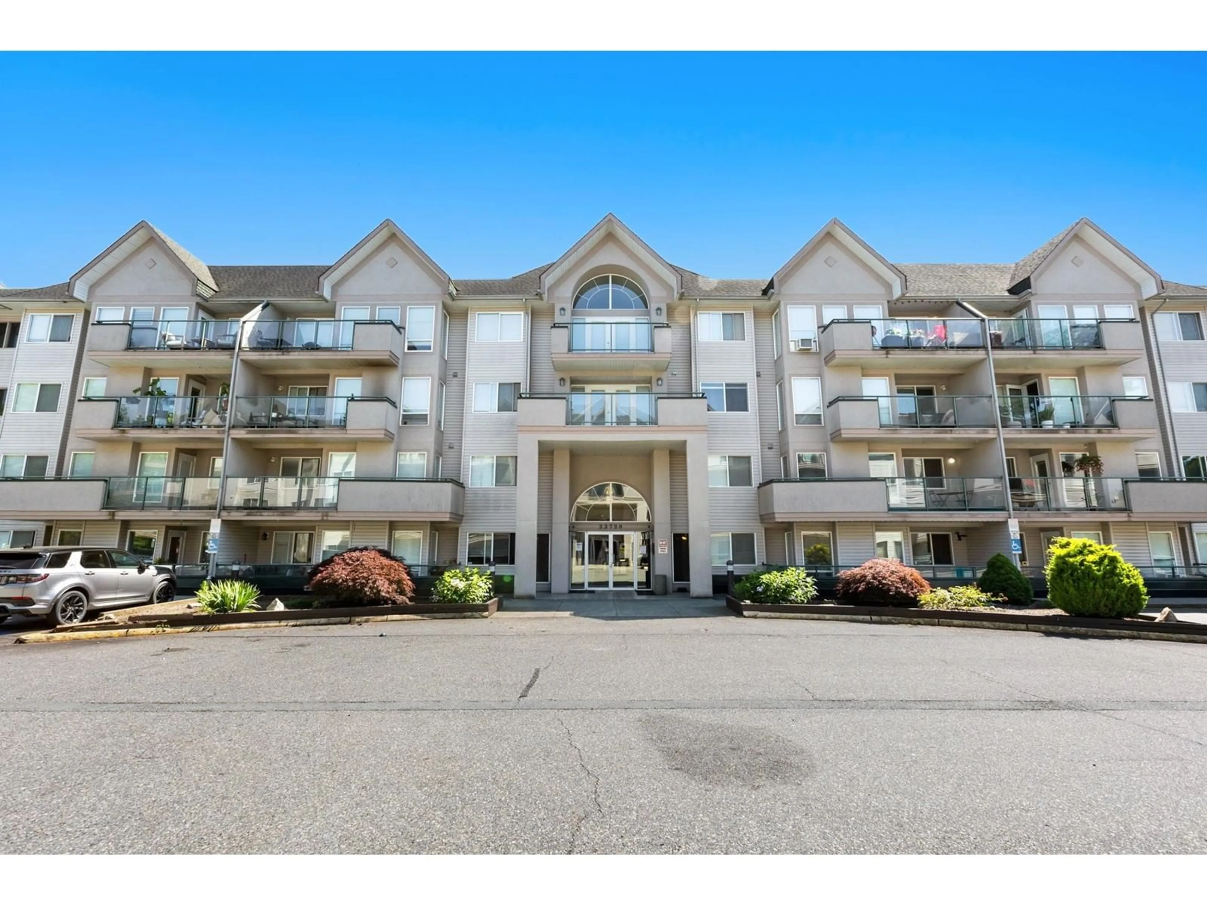 Indoor foyer for 213 33728 KING ROAD, Abbotsford British Columbia V2S8J4