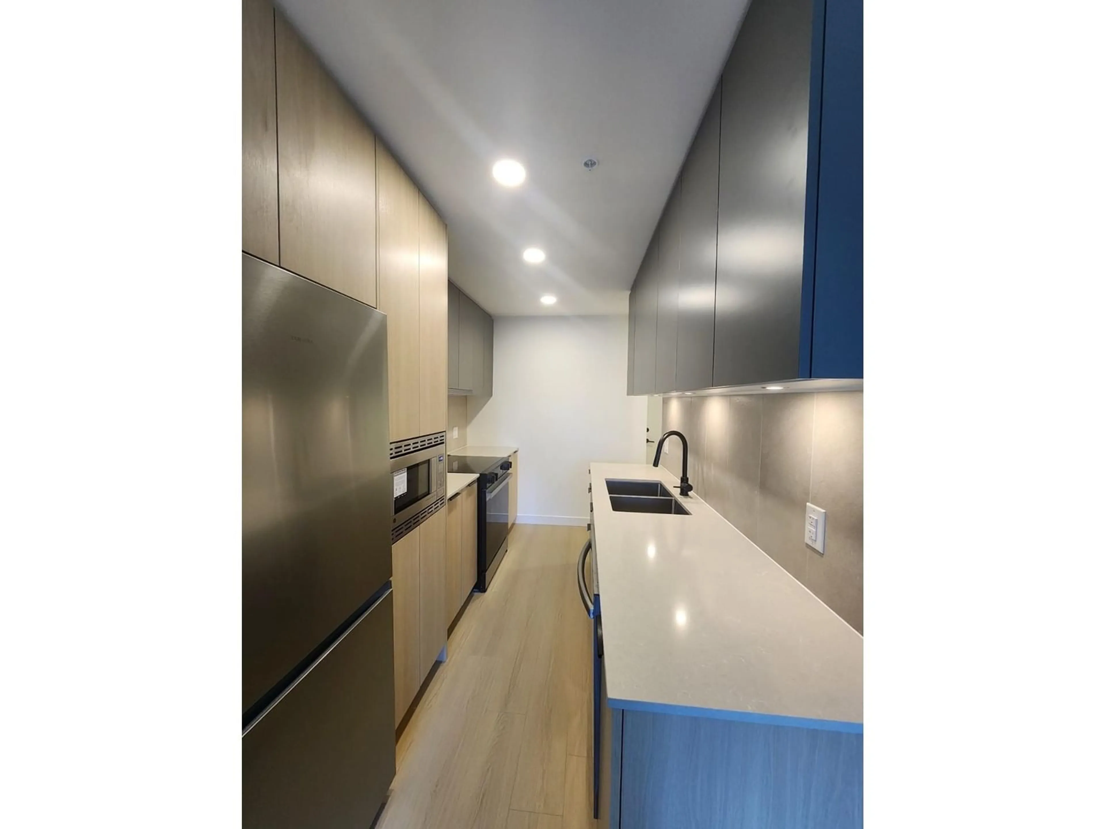 Standard kitchen, unknown for 102 - 13439 94A, Surrey British Columbia V3V0G9