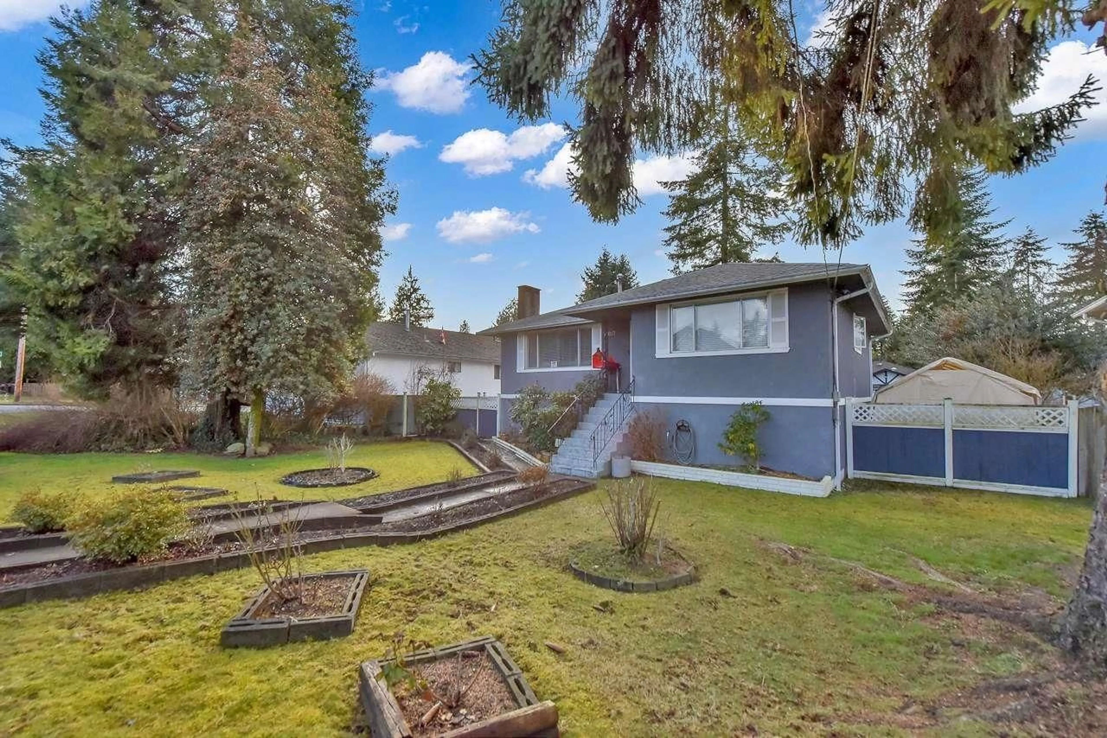 A pic from outside/outdoor area/front of a property/back of a property/a pic from drone, unknown for 10017 129 STREET, Surrey British Columbia V3T3G6