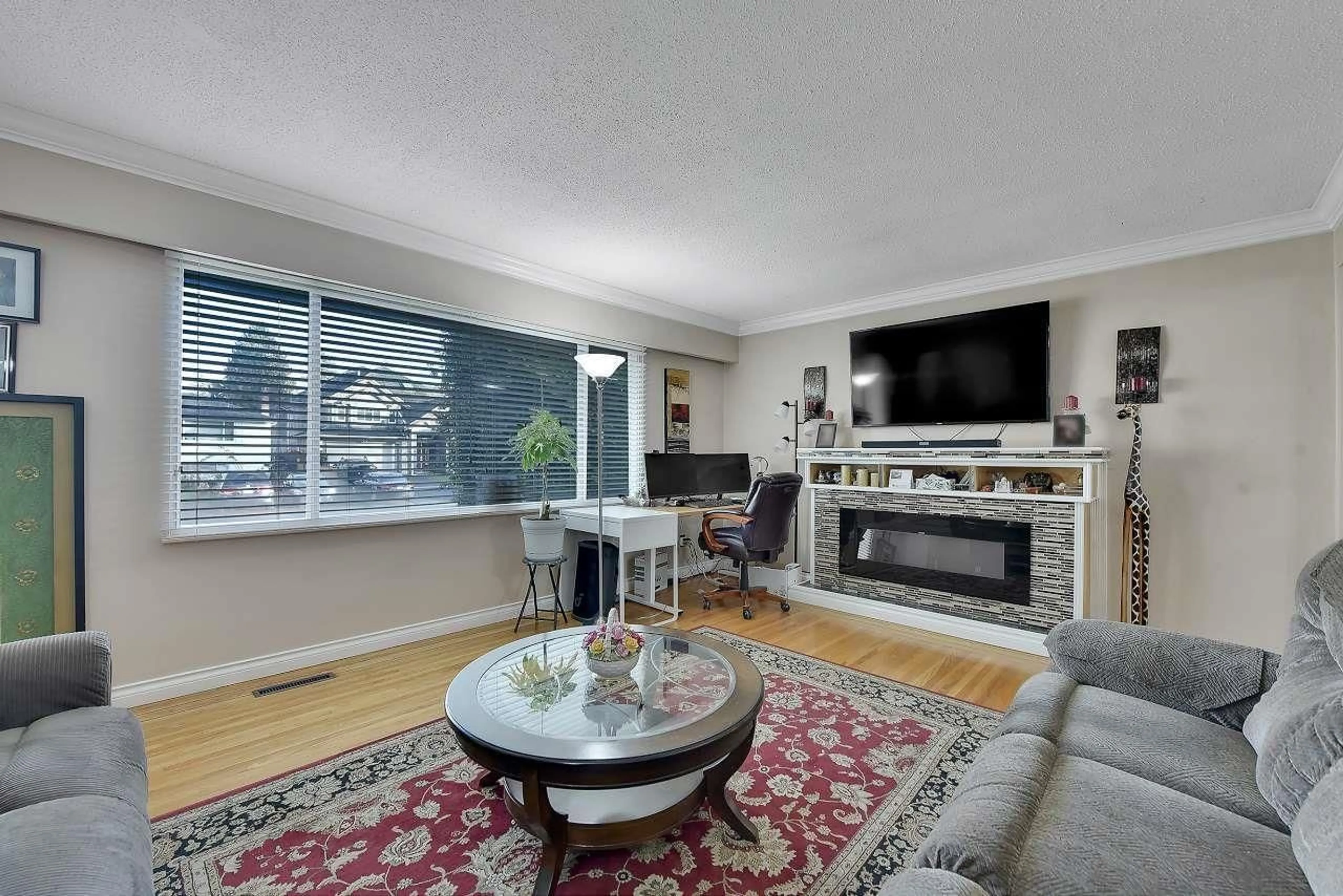 Living room with furniture, unknown for 10017 129 STREET, Surrey British Columbia V3T3G6