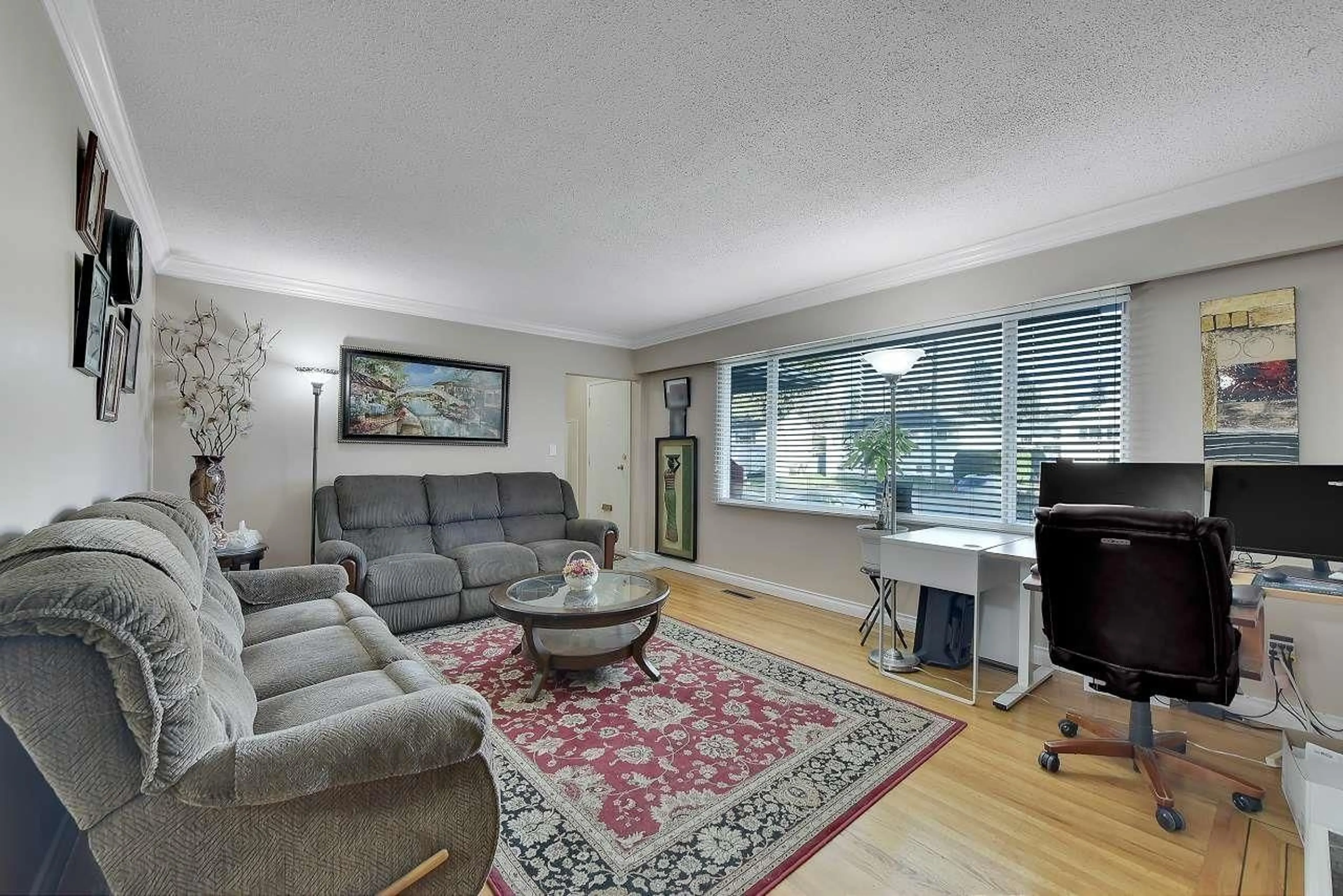 Living room with furniture, unknown for 10017 129 STREET, Surrey British Columbia V3T3G6