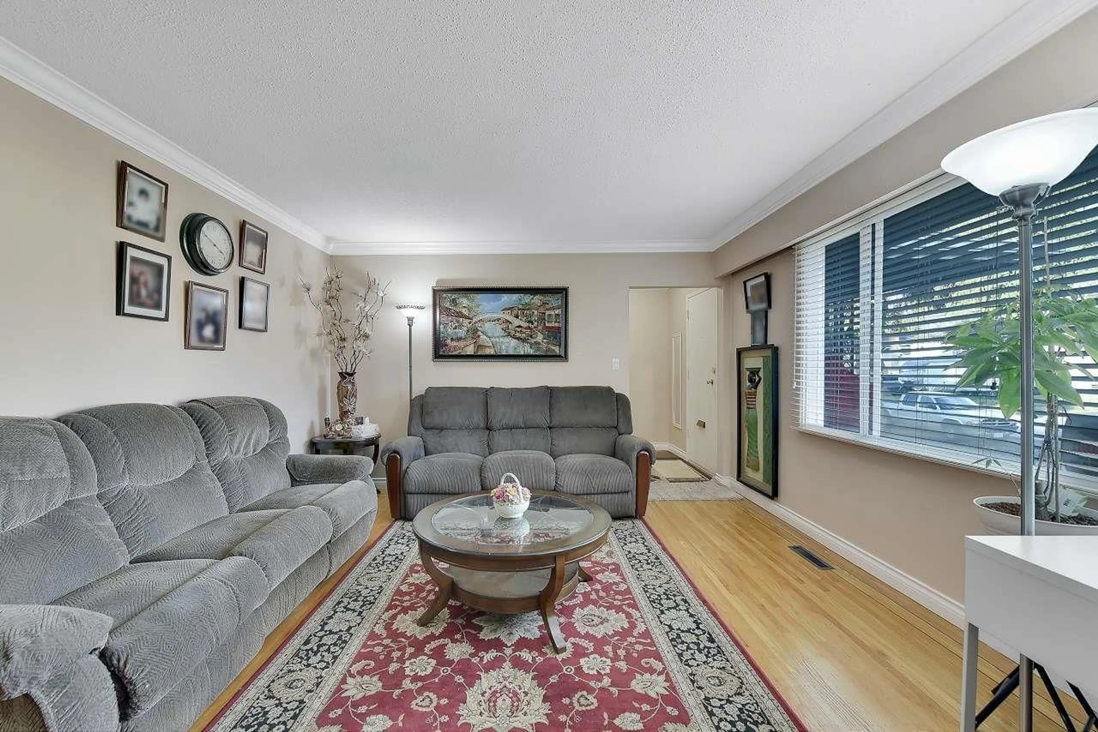 Living room with furniture, unknown for 10017 129 STREET, Surrey British Columbia V3T3G6