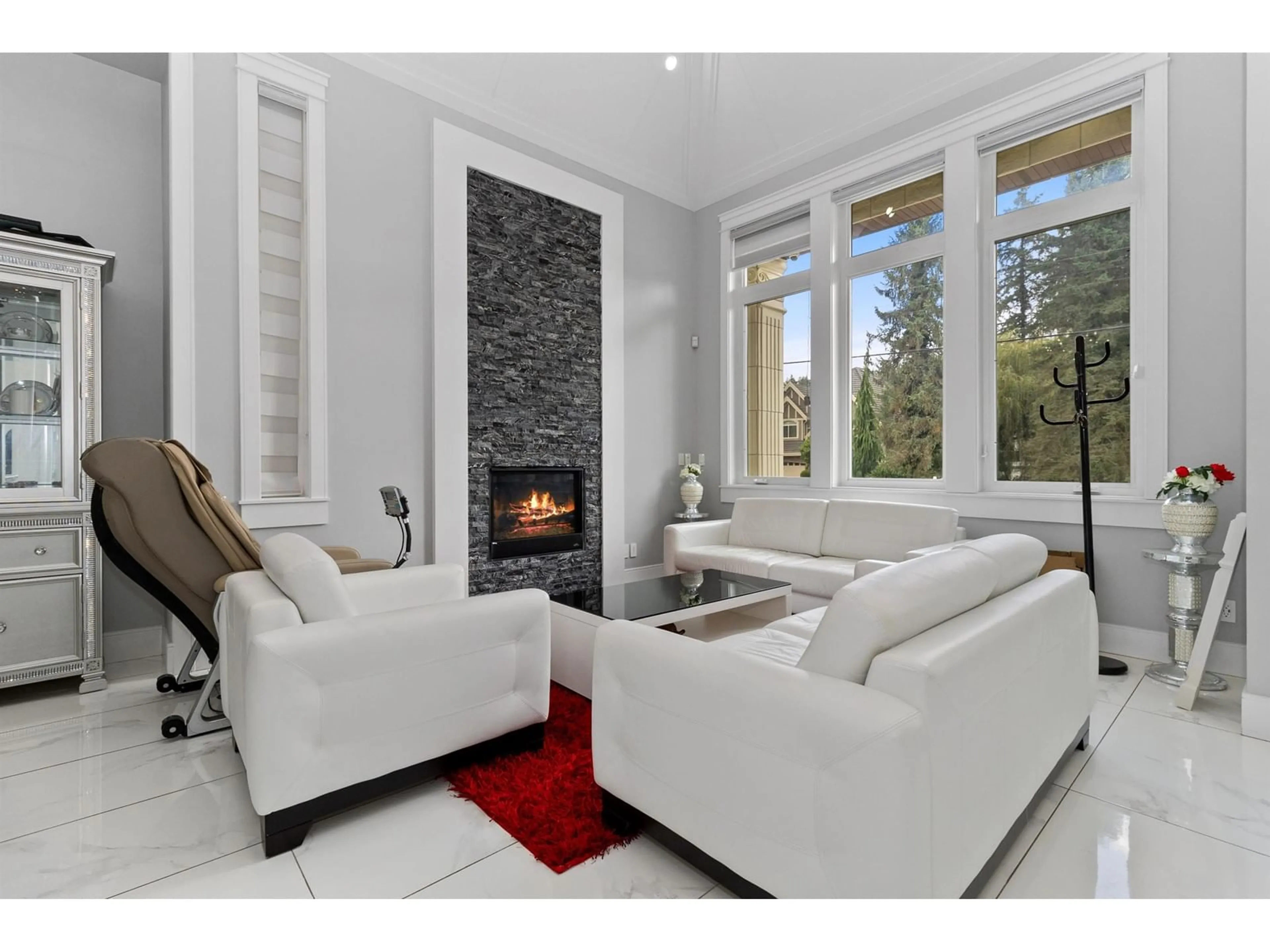 Living room with furniture, ceramic/tile floor for 5889 124A STREET, Surrey British Columbia V3X1X4