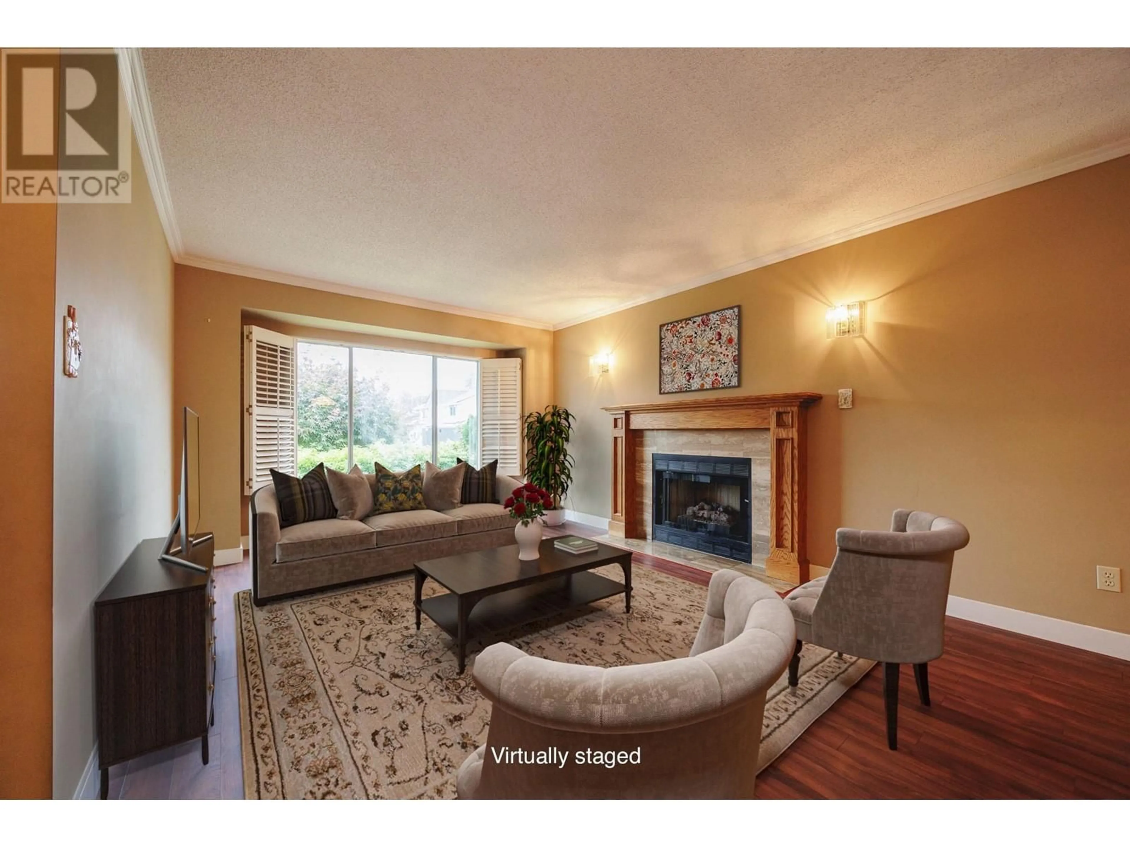 Living room with furniture, wood/laminate floor for 19614 OAK TERRACE, Pitt Meadows British Columbia V3Y2A1