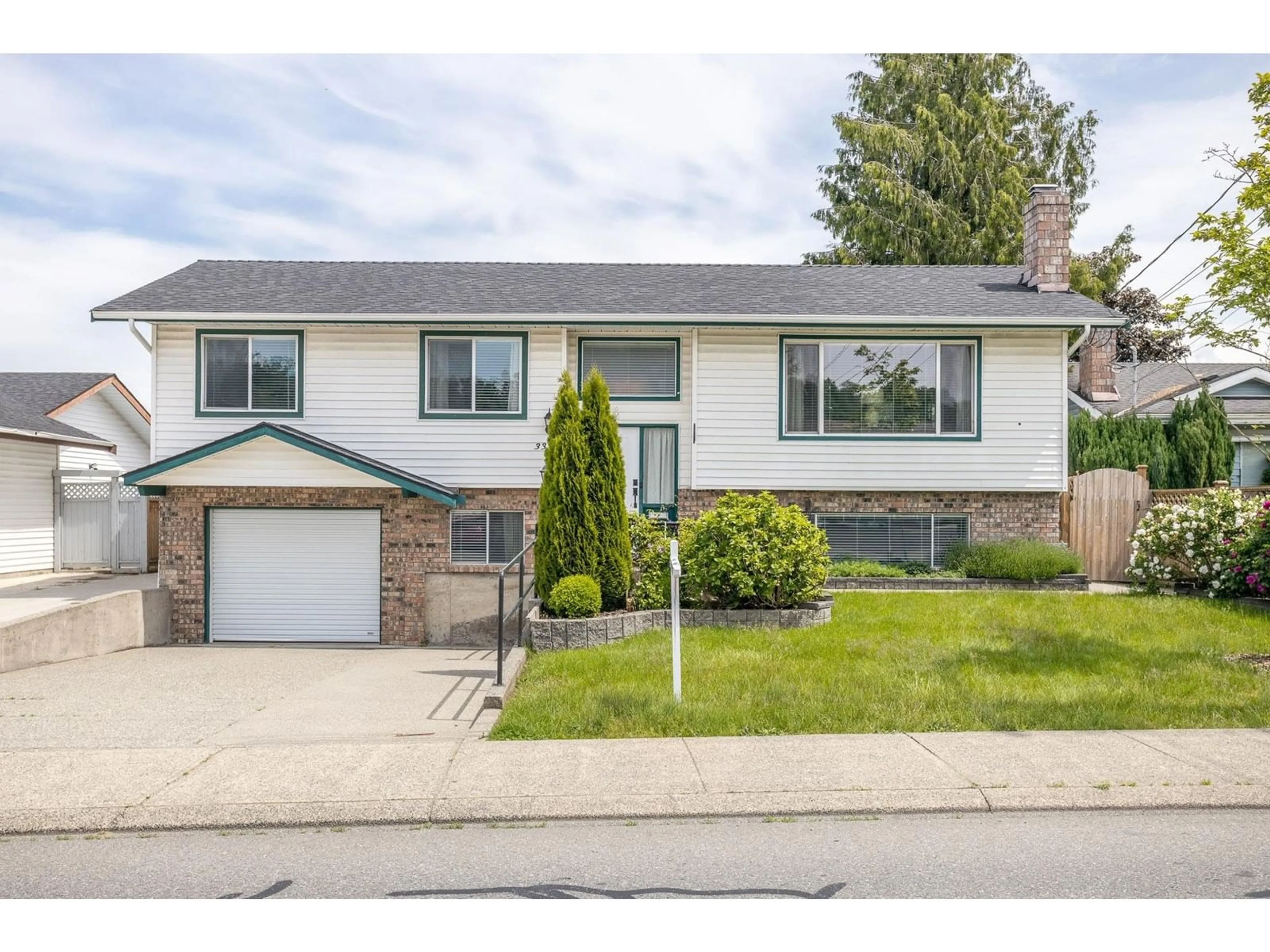 Home with vinyl exterior material, street for 3376 CLEARBROOK, Abbotsford British Columbia V2T4T4