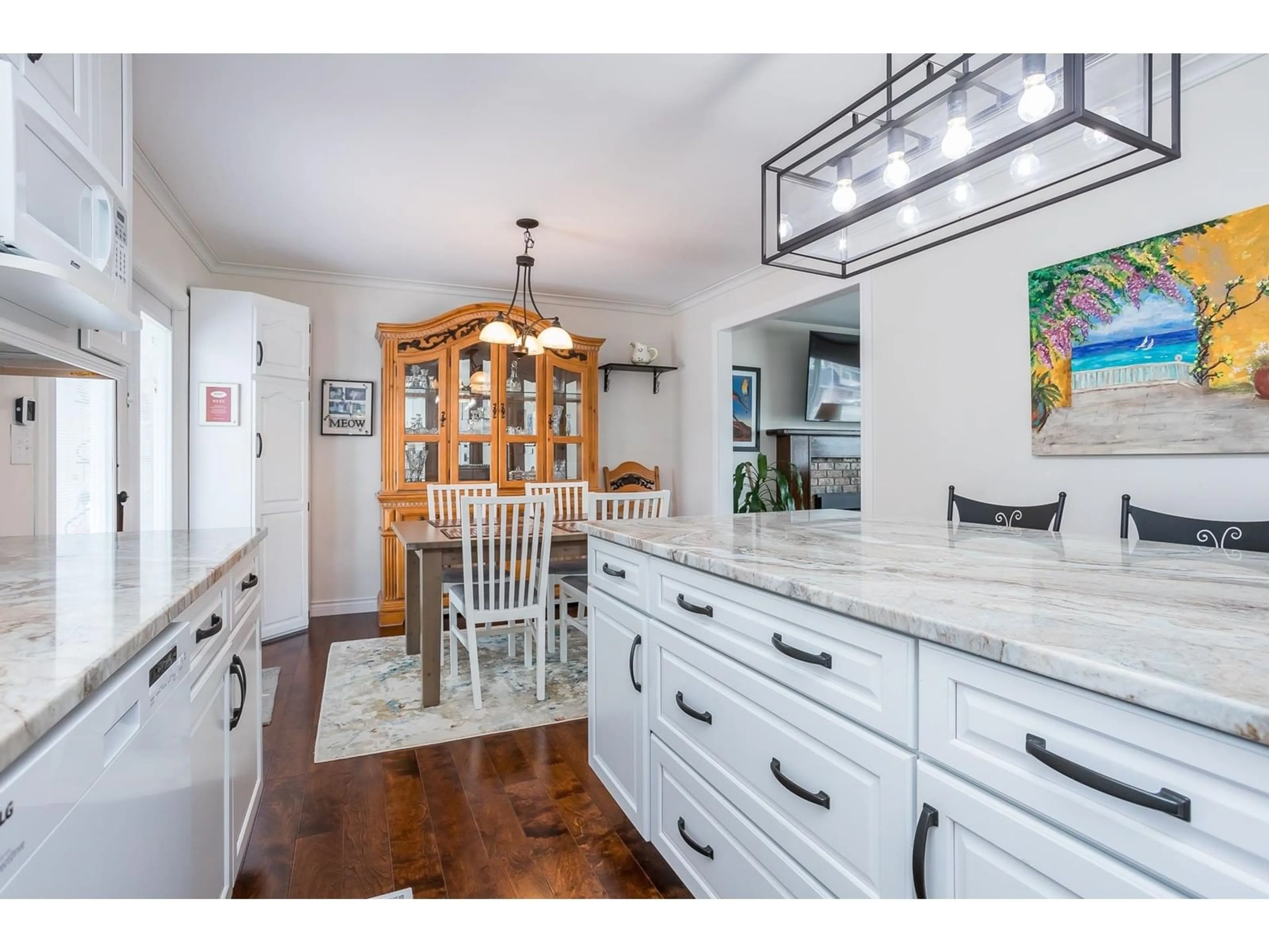 Open concept kitchen, ceramic/tile floor for 3376 CLEARBROOK, Abbotsford British Columbia V2T4T4