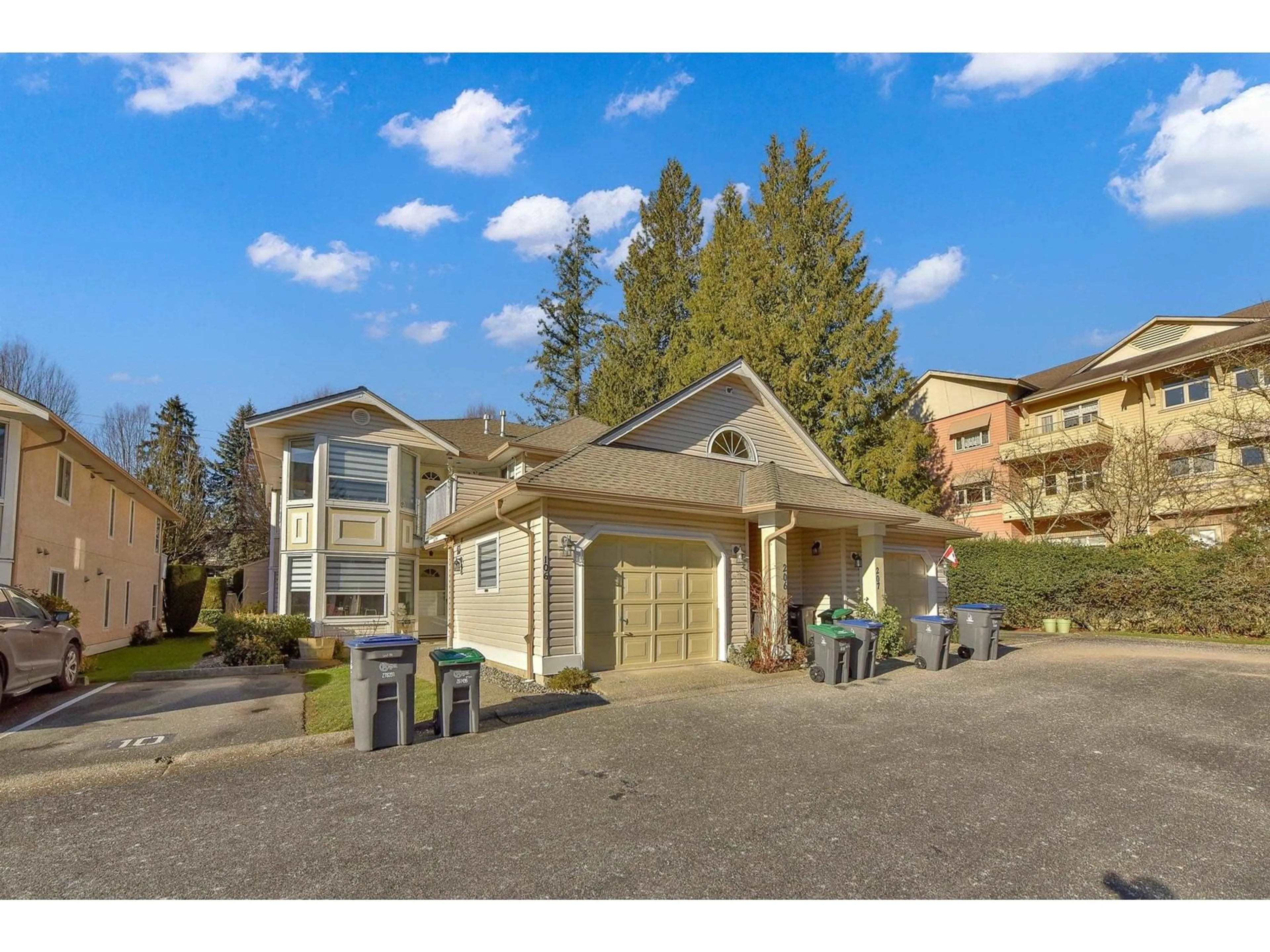 Unknown for 207 16031 82 AVENUE, Surrey British Columbia V4N0N4