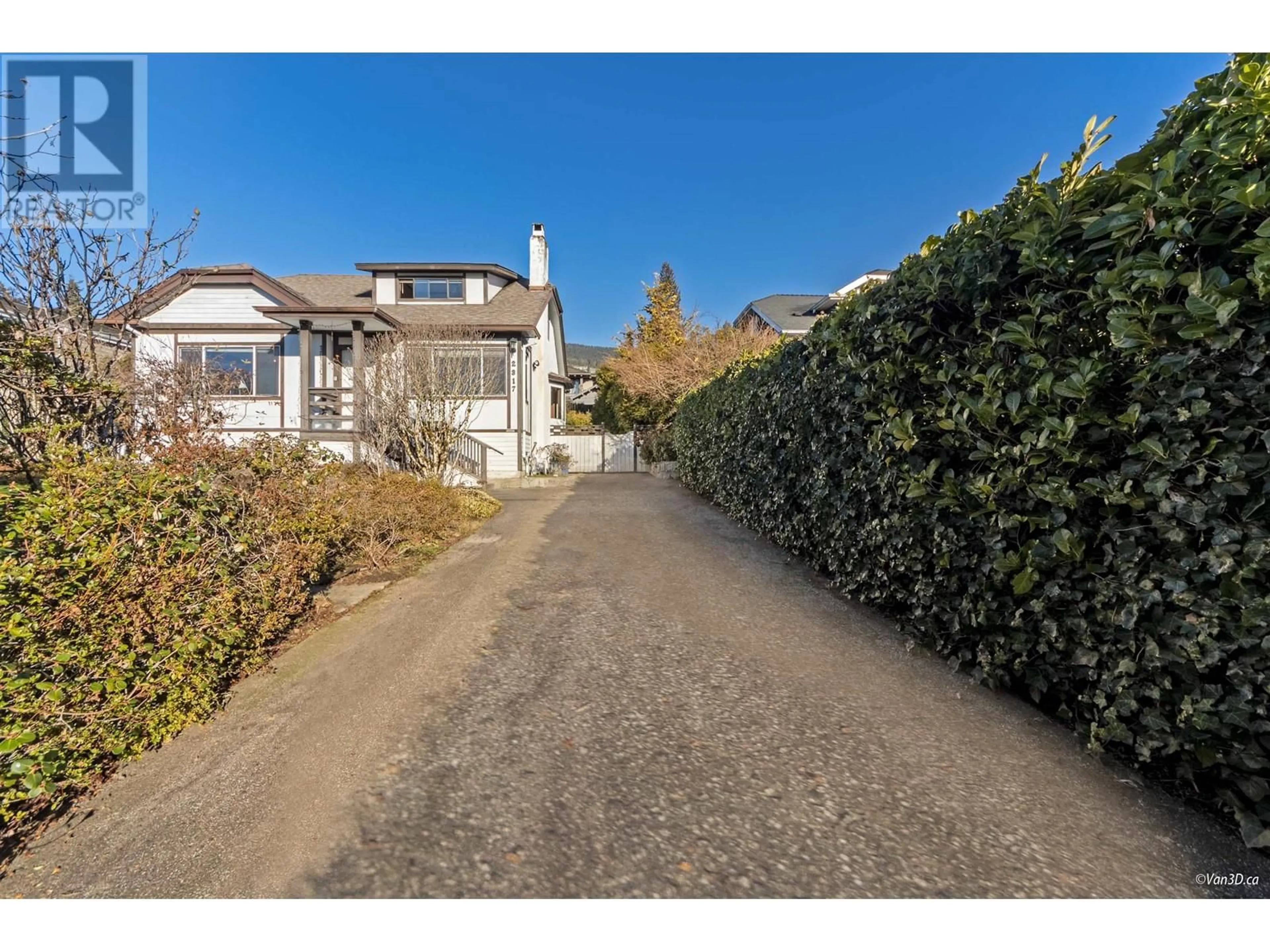 A pic from outside/outdoor area/front of a property/back of a property/a pic from drone, street for 2317 KINGS AVENUE, West Vancouver British Columbia V7V2C3