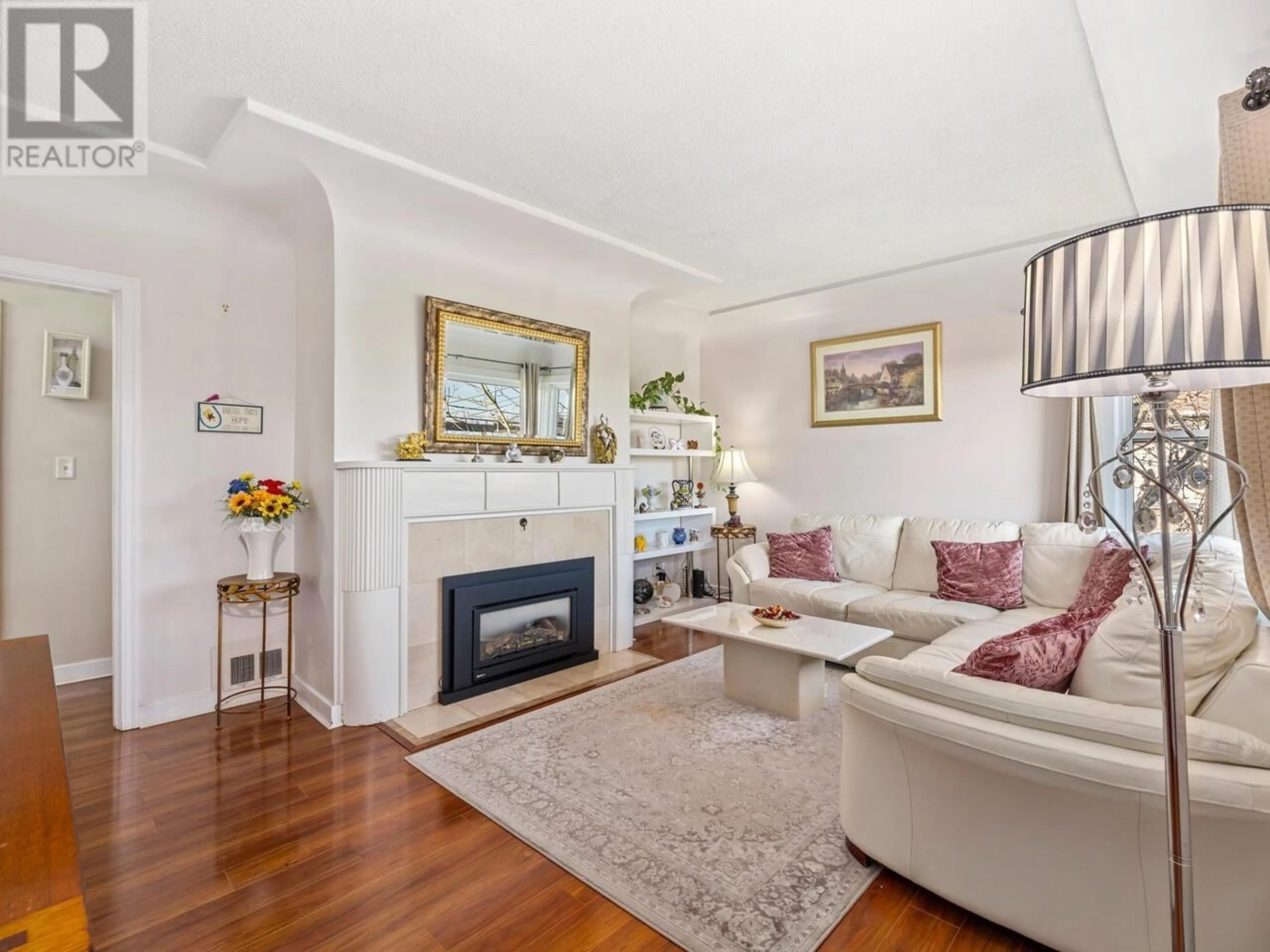 Living room with furniture, wood/laminate floor for 1701 NANAIMO STREET, New Westminster British Columbia V3M2G7