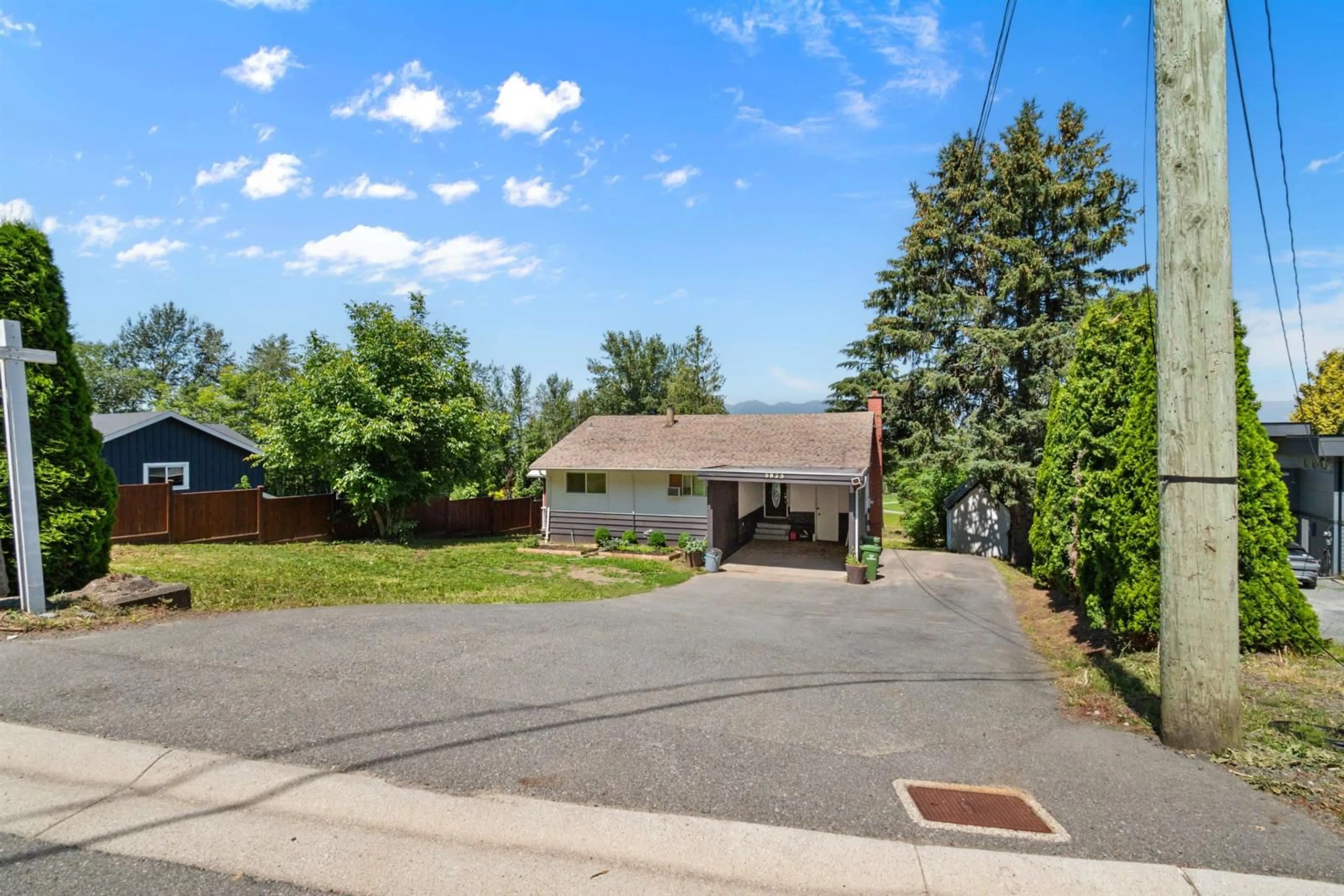 A pic from outside/outdoor area/front of a property/back of a property/a pic from drone, street for 5825 JINKERSON ROAD|Promontory, Chilliwack British Columbia V2R0C8