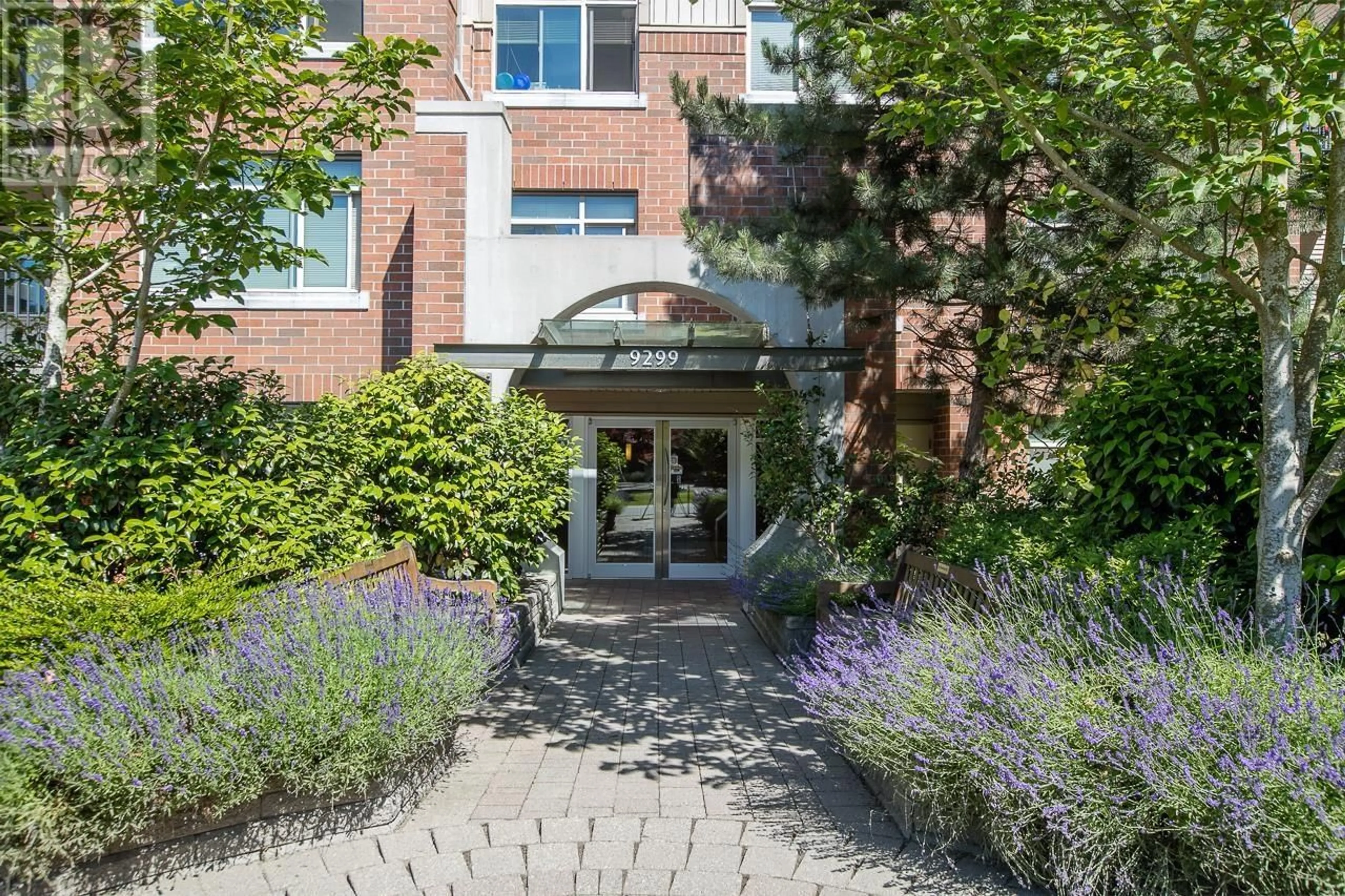 Indoor foyer for 113 9299 TOMICKI AVENUE, Richmond British Columbia V6X0C5