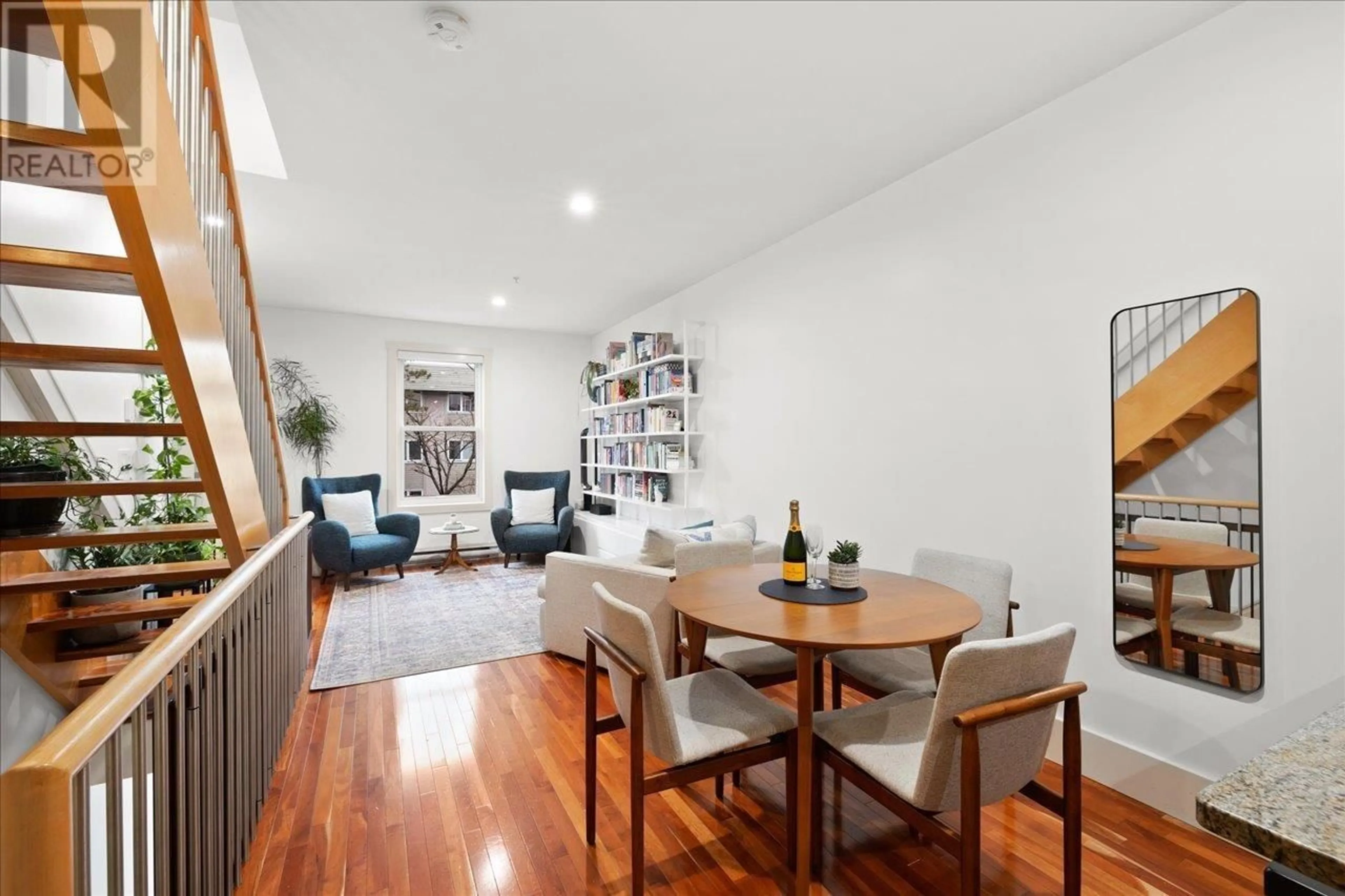 Dining room, wood/laminate floor for 696 W 16TH AVENUE, Vancouver British Columbia V5Z1S6